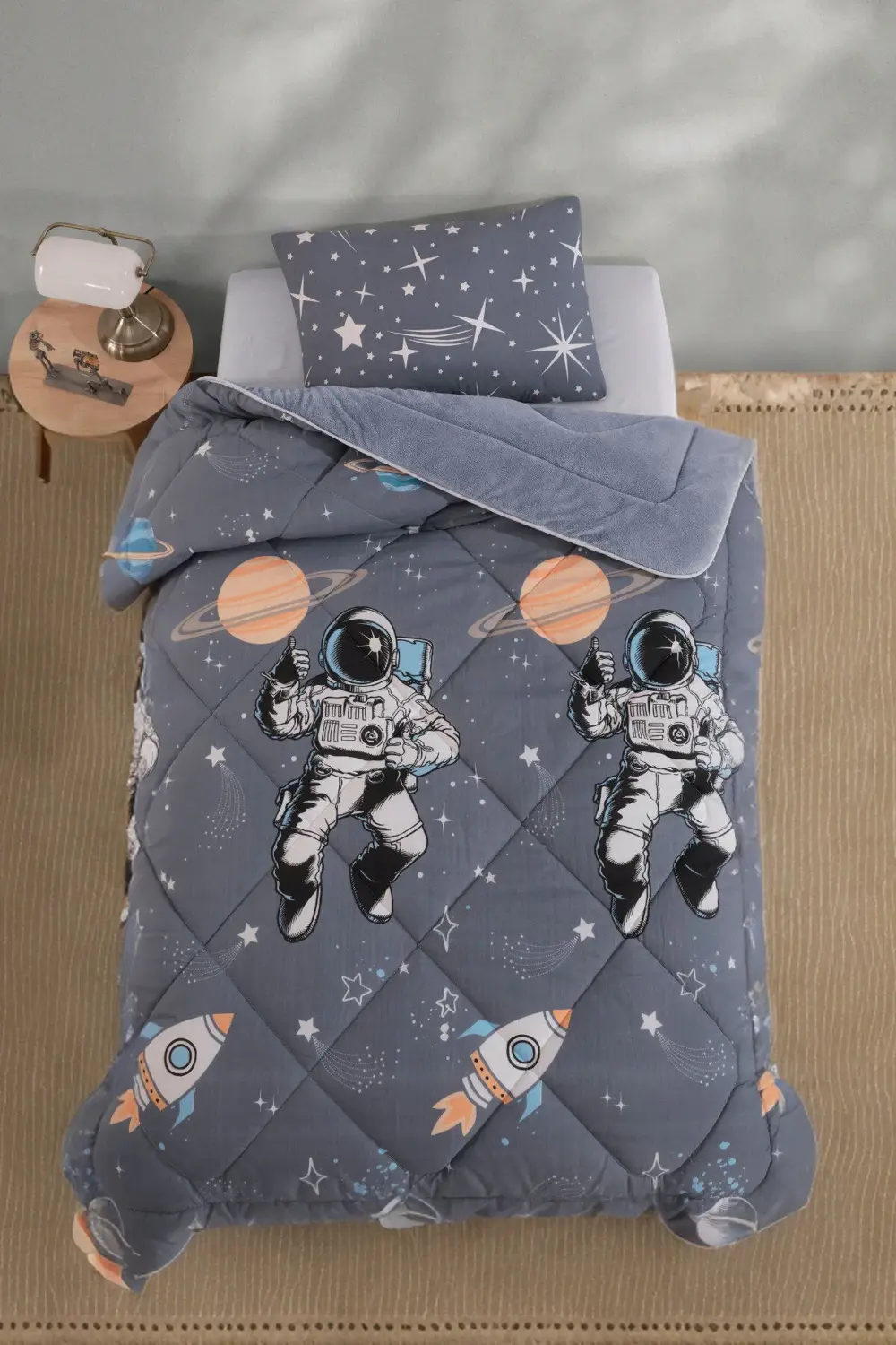 Astronot Desenli Tek Kişilik Çift Taraflı Wellsoft Yorgan ve Yast