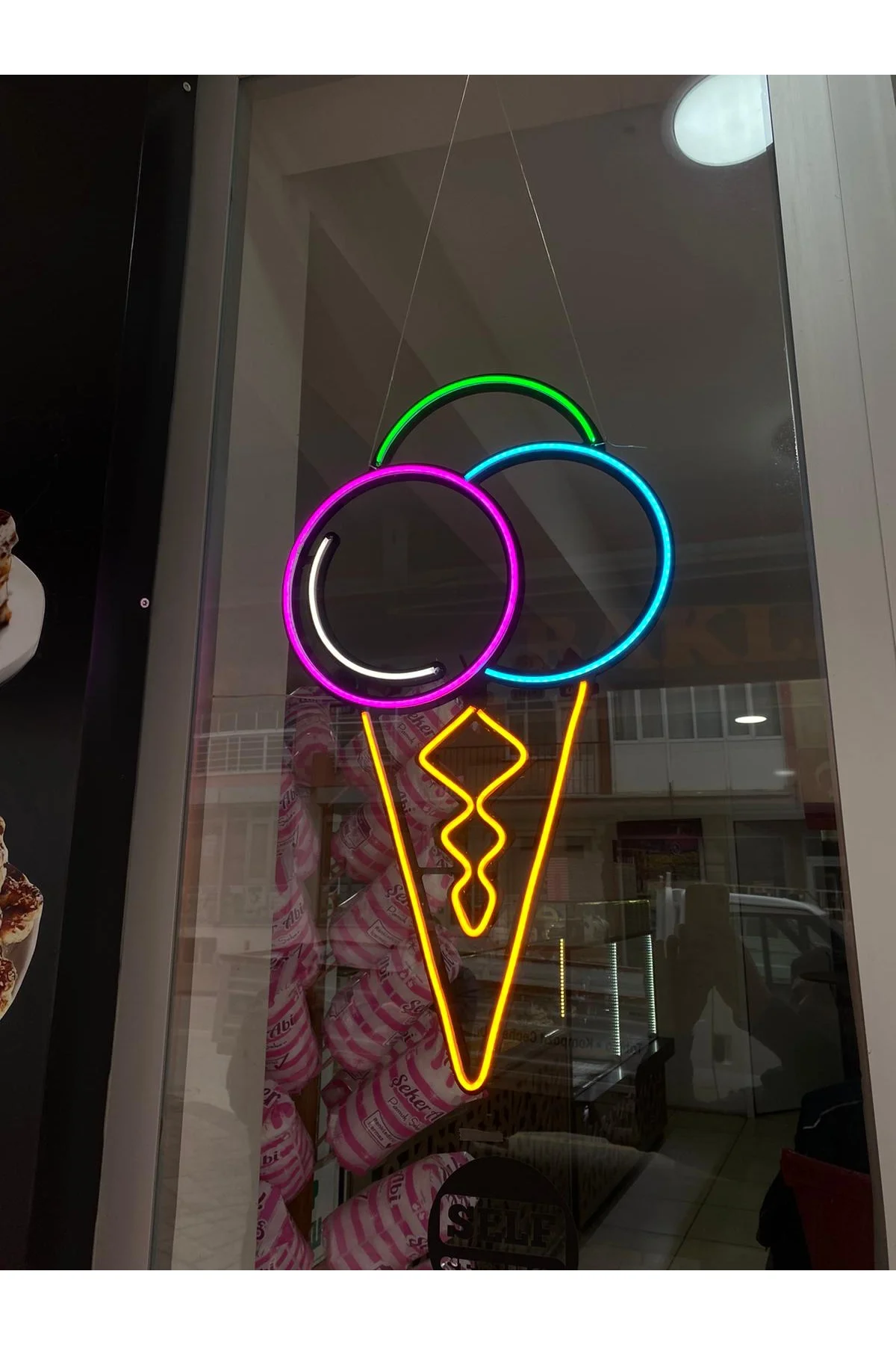 "Astronot Dondurma" Neon Led Işıklı Dekoratif Tablo