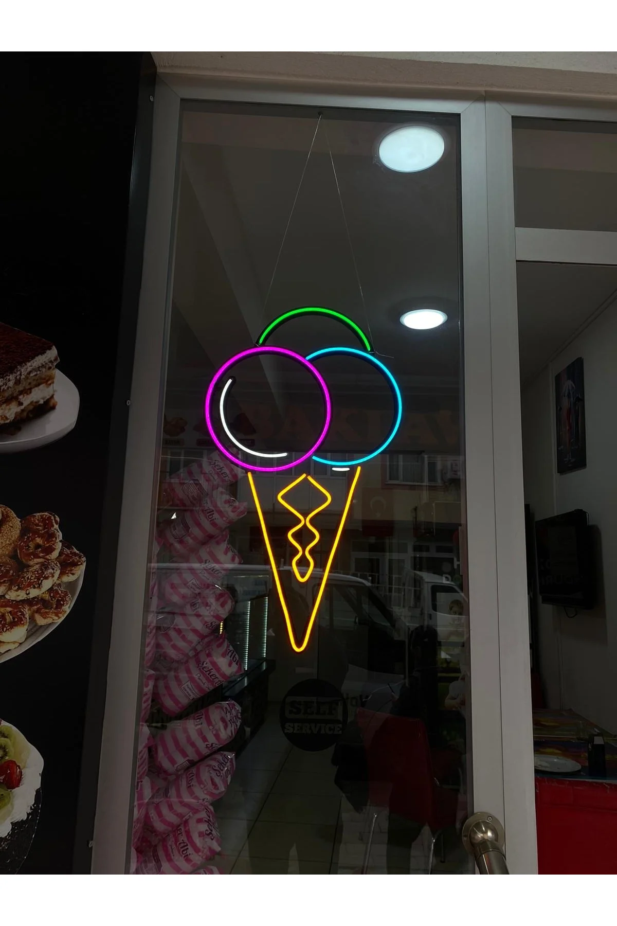 "Astronot Dondurma" Neon Led Işıklı Dekoratif Tablo