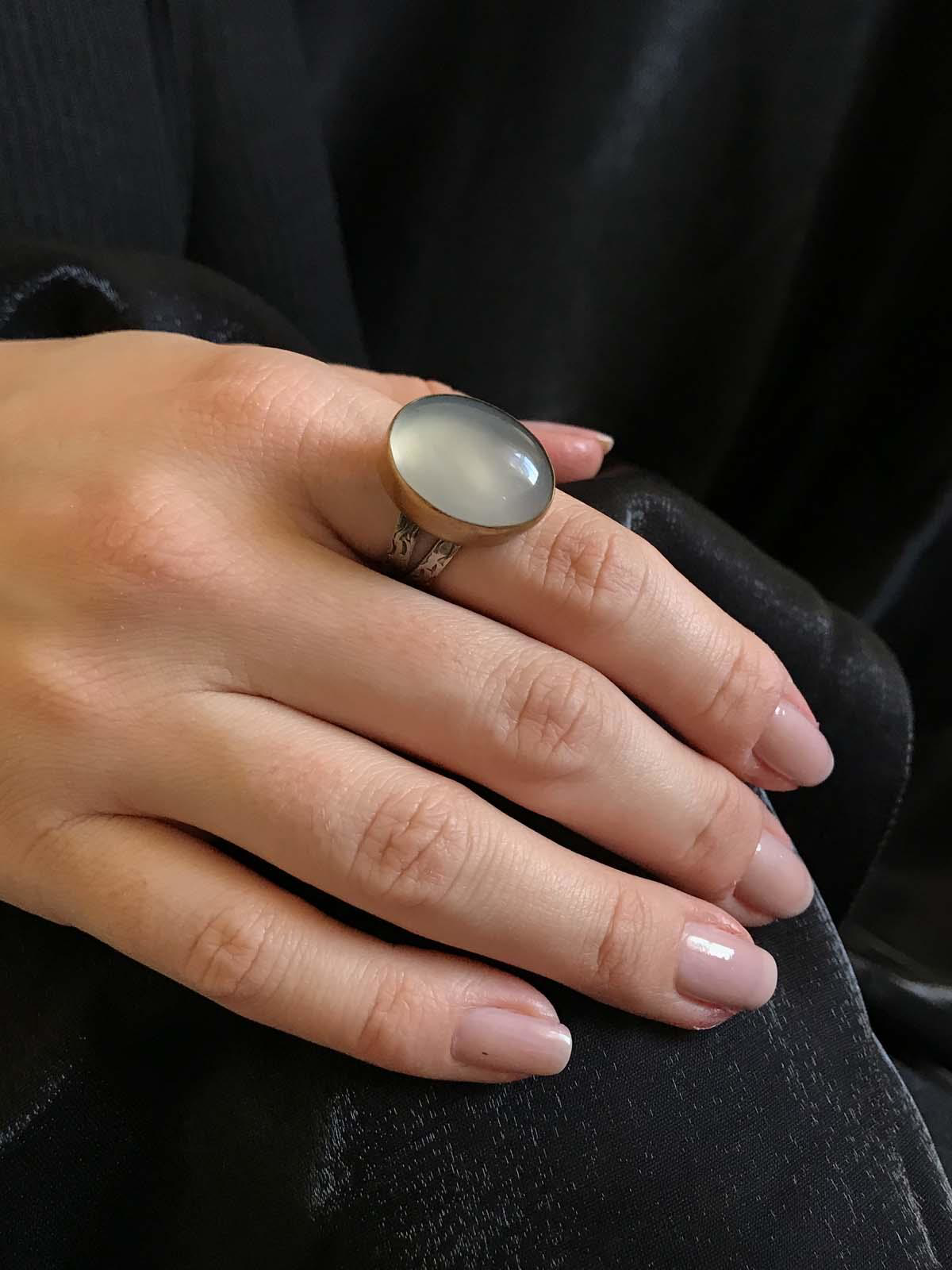 Asya Serisi Doğal Taşlı Beyaz Ay Taşı Bayan Otantik Gümüş  Yüzük 