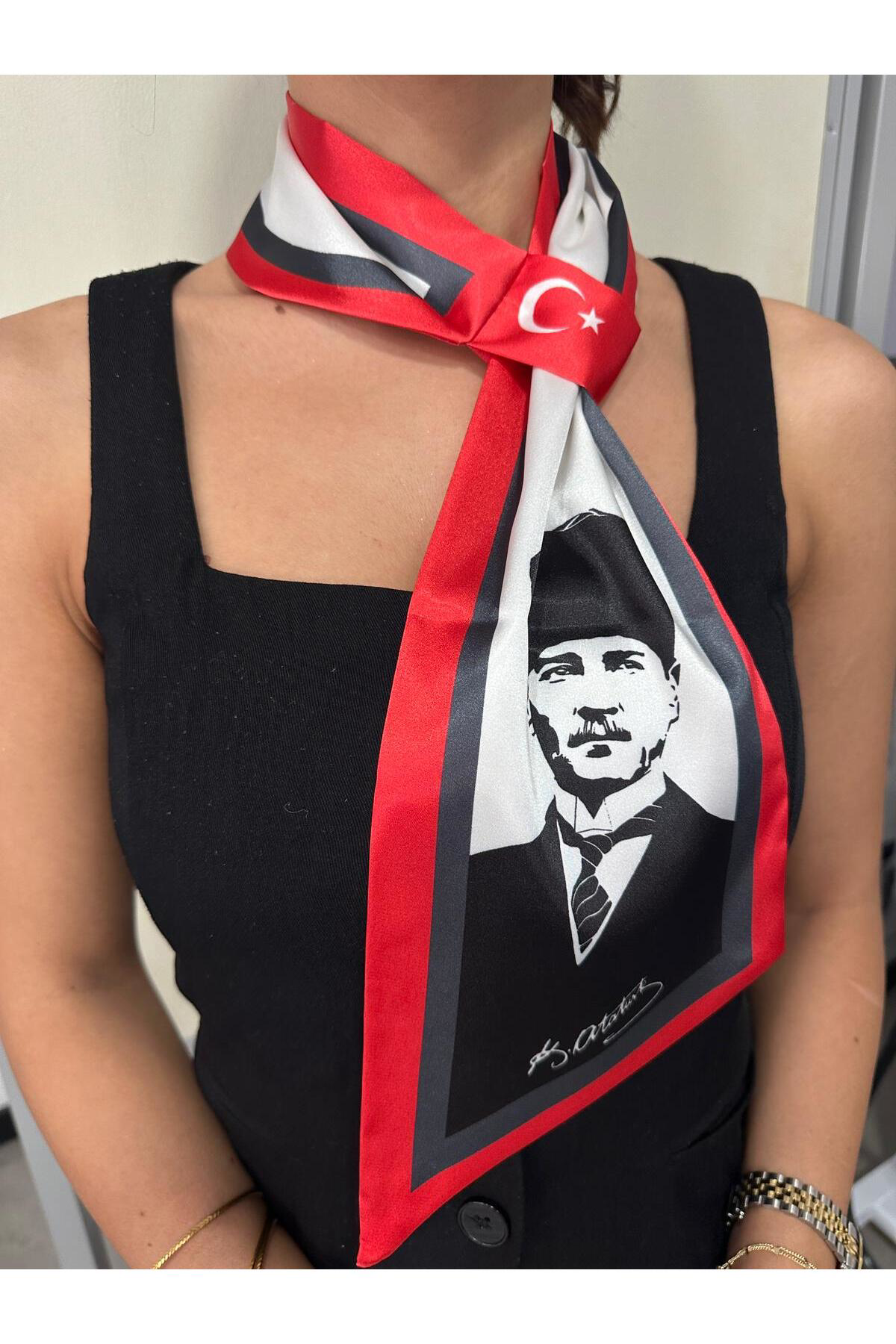 Atatürk Resimli & İmzalı Kravat Eşarp