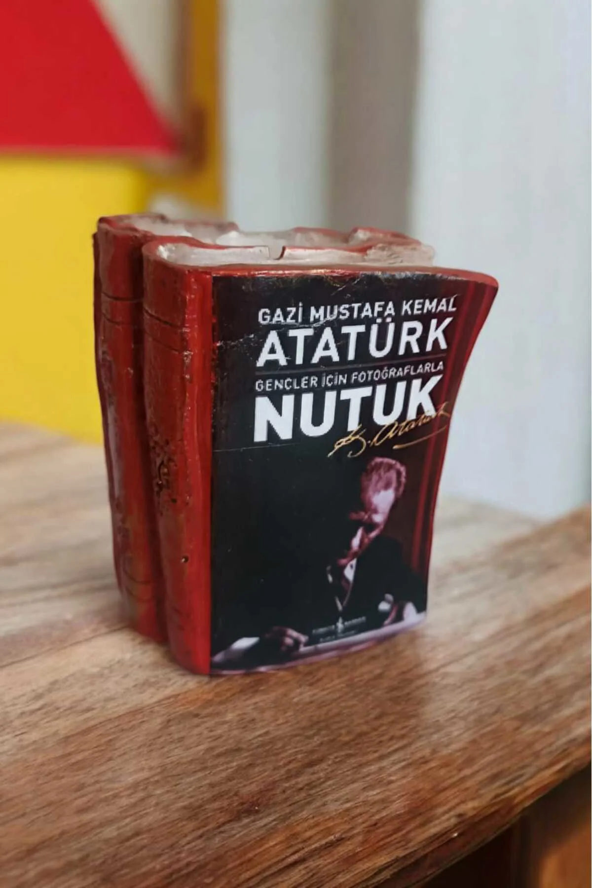 Atatürk'ün Nutuk Kitabı Şeklinde Kalemlik 10 x 8 cm
