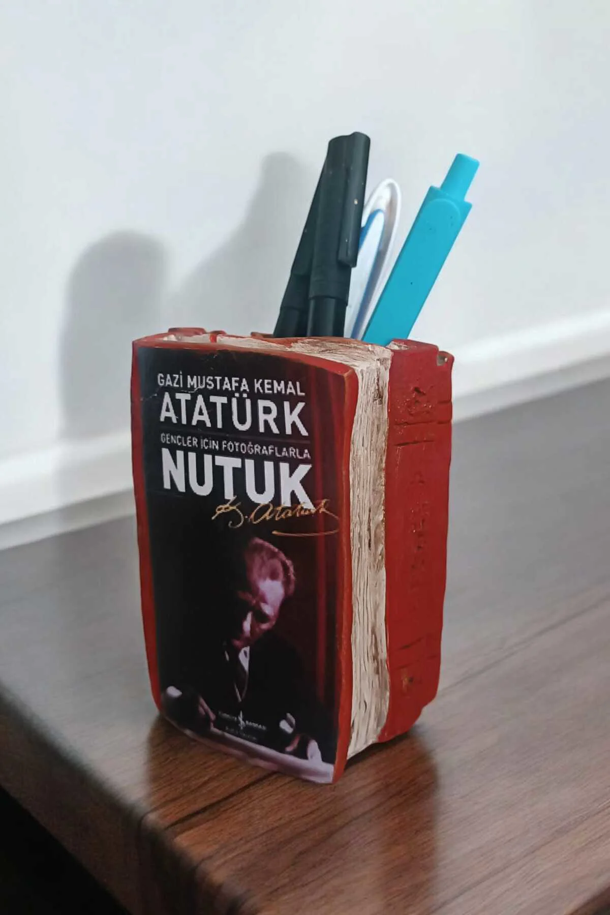 Atatürk'ün Nutuk Kitabı Şeklinde Kalemlik 10 x 8 cm