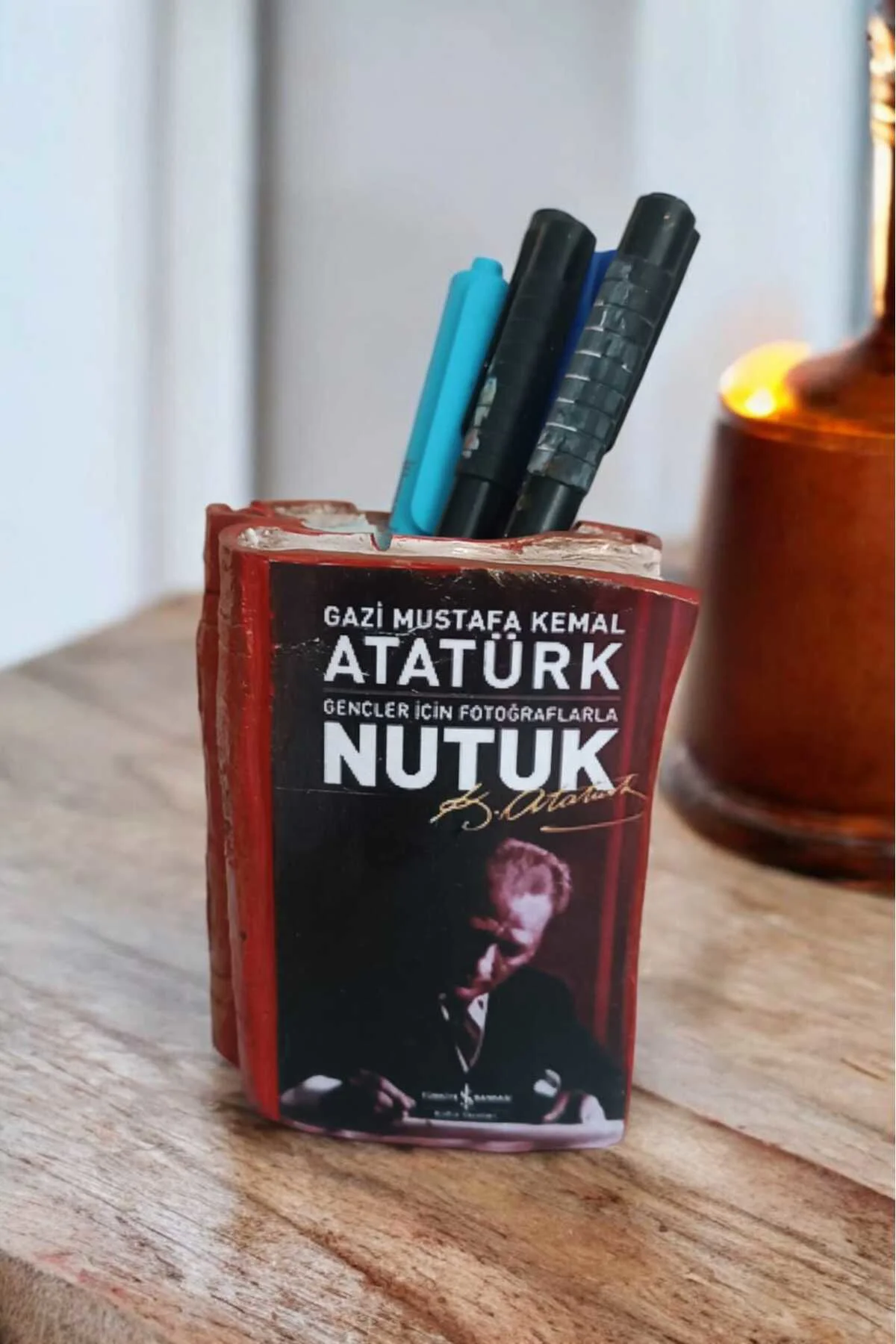 Atatürk'ün Nutuk Kitabı Şeklinde Kalemlik 10 x 8 cm
