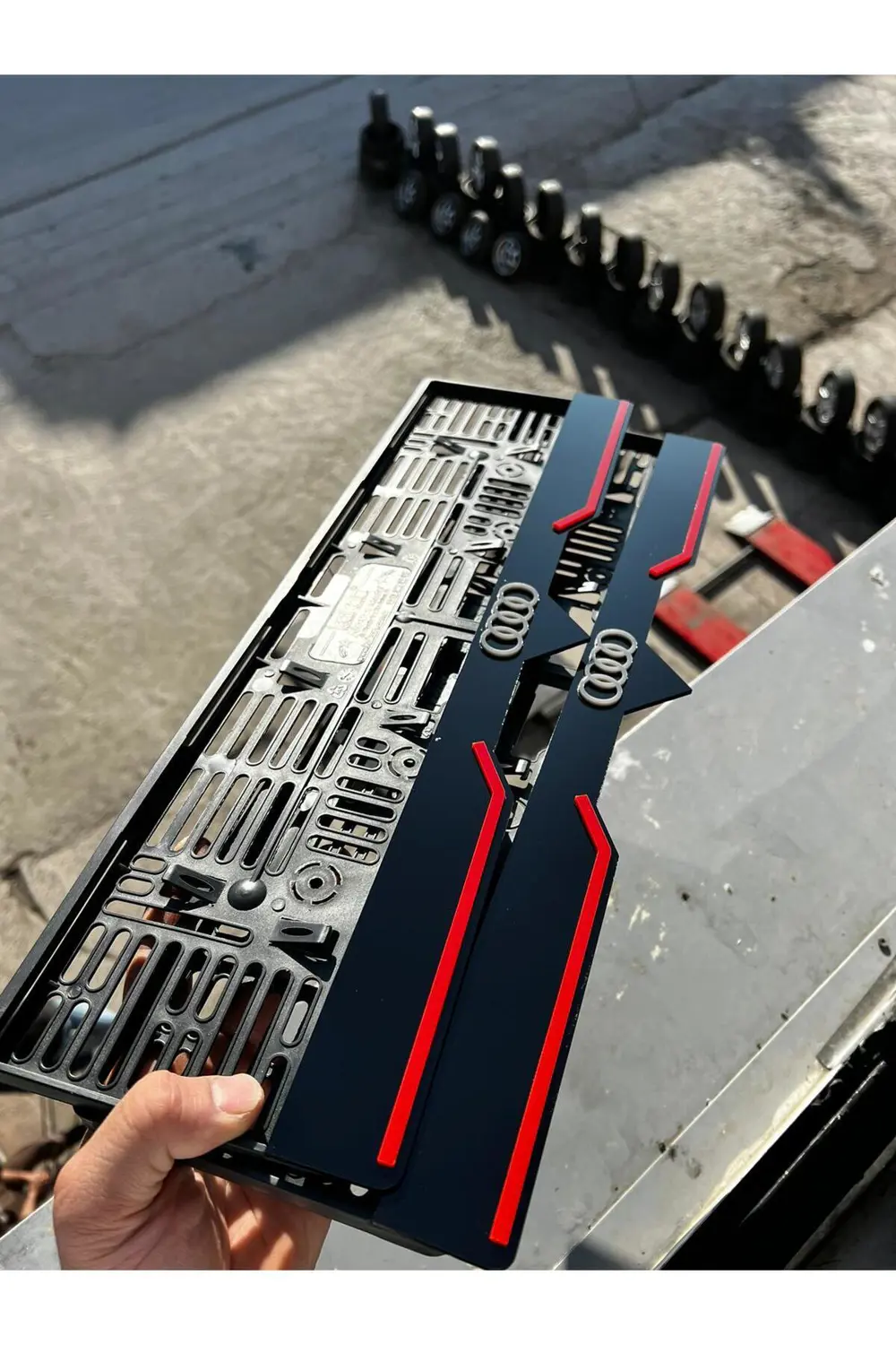 AUDİ Logolu Pleksi Plakalık 2 Adet 1 Takım