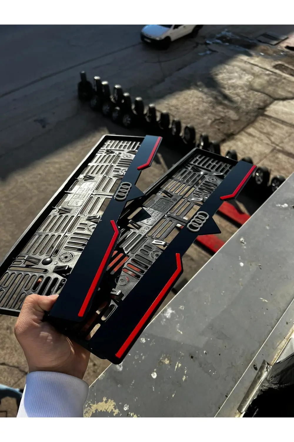 AUDİ Logolu Pleksi Plakalık 2 Adet 1 Takım