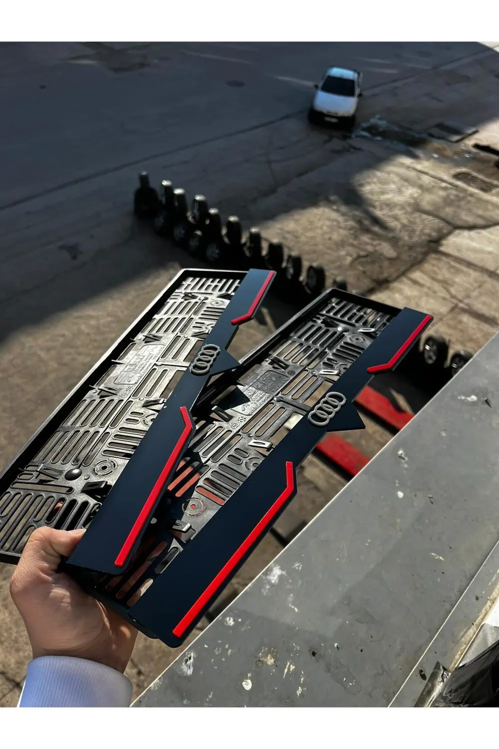 AUDİ Logolu Pleksi Plakalık 2 Adet 1 Takım