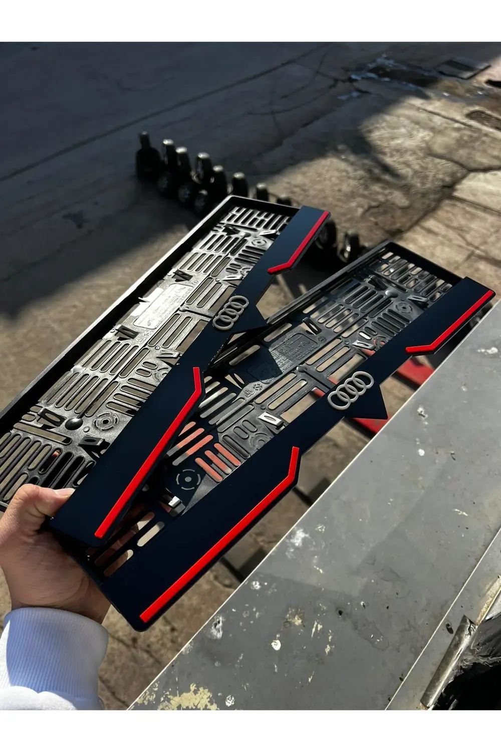AUDİ Logolu Pleksi Plakalık 2 Adet 1 Takım