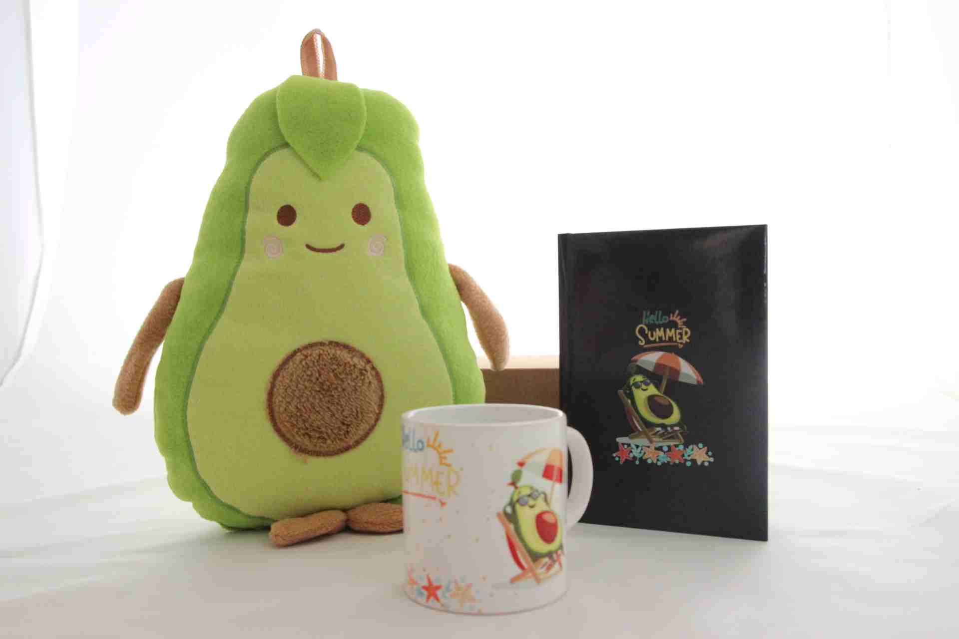 İhtiyaçavm Avokado Hediye Seti - Avokado Defter, Kupa Bardak Ve Yastık Hediye Kutusu