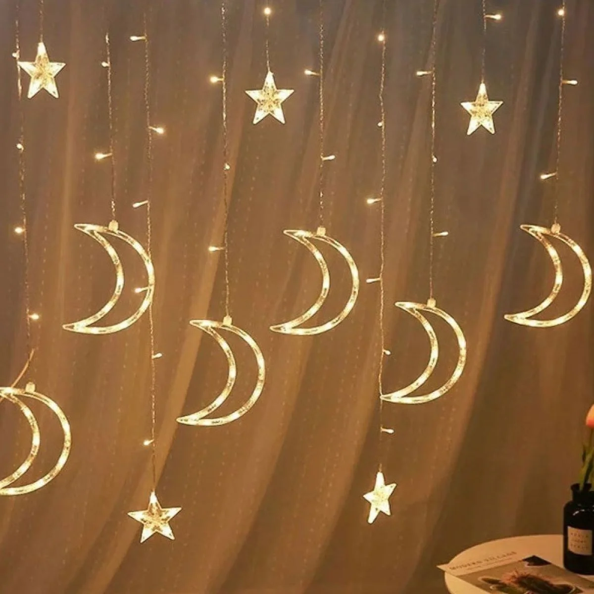 Ay ve Yıldız Figürlü Kumandalı 12 Sarkıtlı 120 LED Dekor Işık – Dekoratif Ortam ve Masaüstü Aydınlatması Ay ve Yıldız Figürlü Kumandalı 12 Sarkıtlı 120 LED Dekor Işık – Dekoratif Ortam ve Masaüstü Aydınlatması