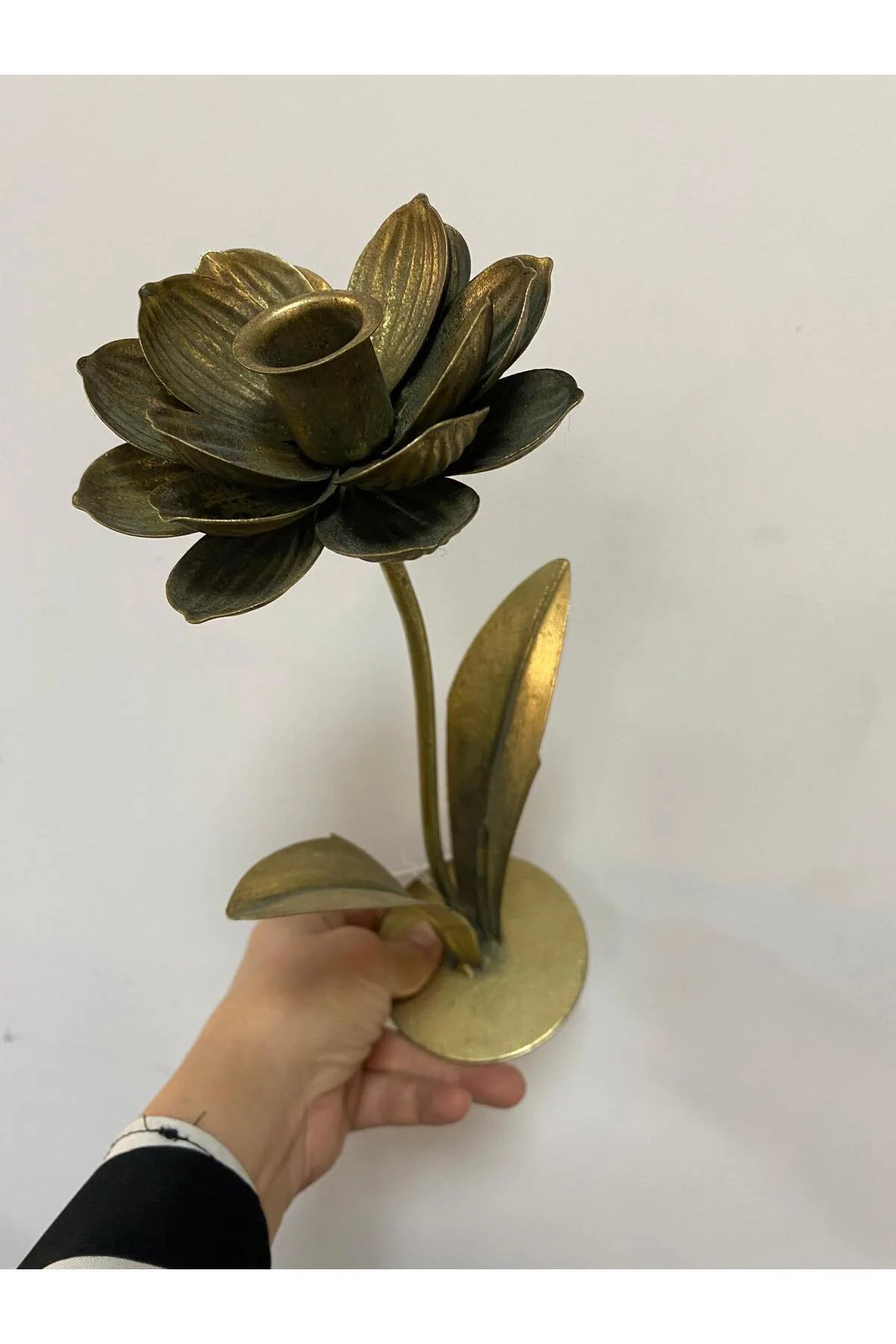 Ayaklı Metal Lotus Şamdan Mumluk Küçük 26x8cm Ayaklı Metal Lotus Şamdan Mumluk Küçük 26x8cm