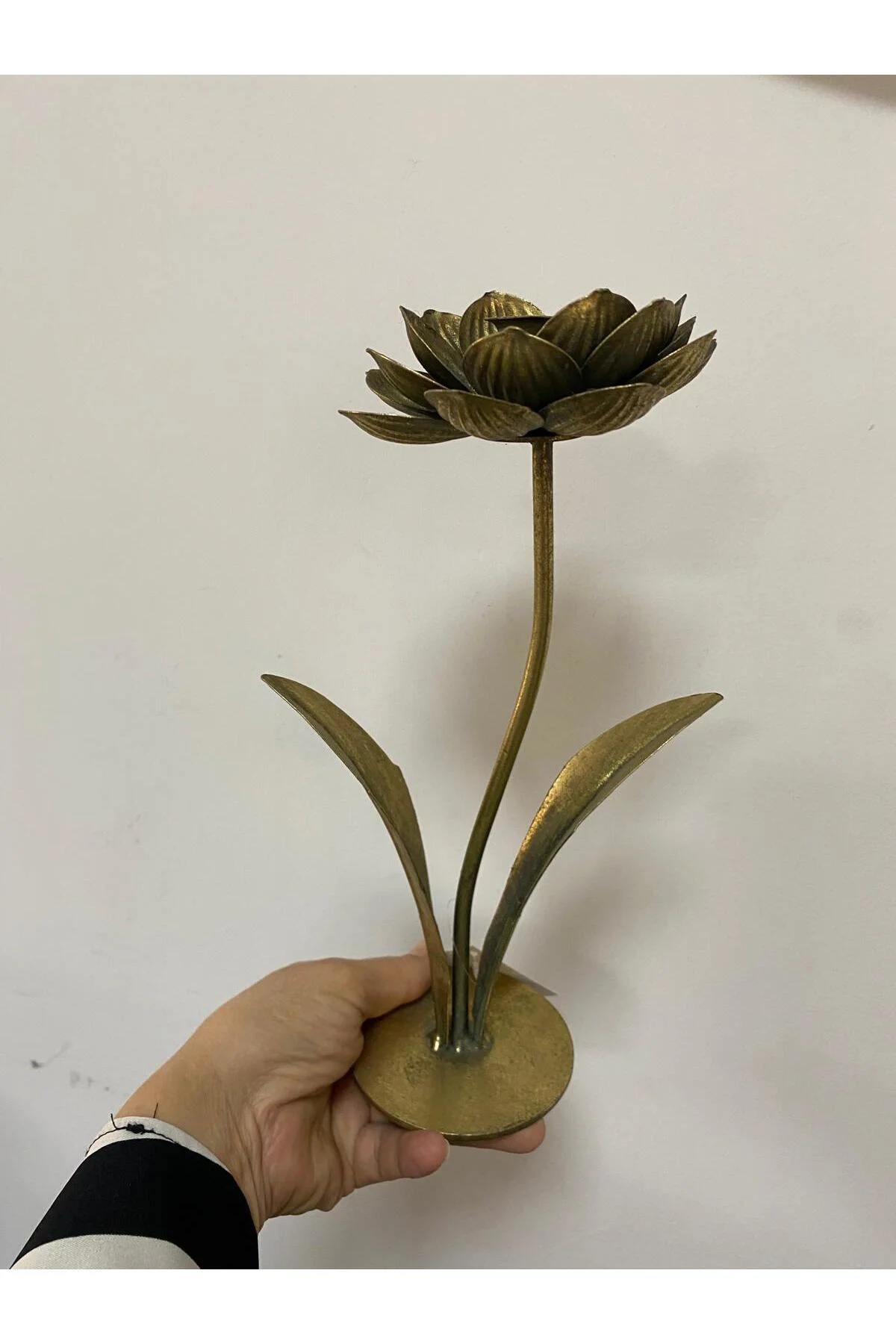 Ayaklı Metal Lotus Şamdan Mumluk Küçük 26x8cm Ayaklı Metal Lotus Şamdan Mumluk Küçük 26x8cm