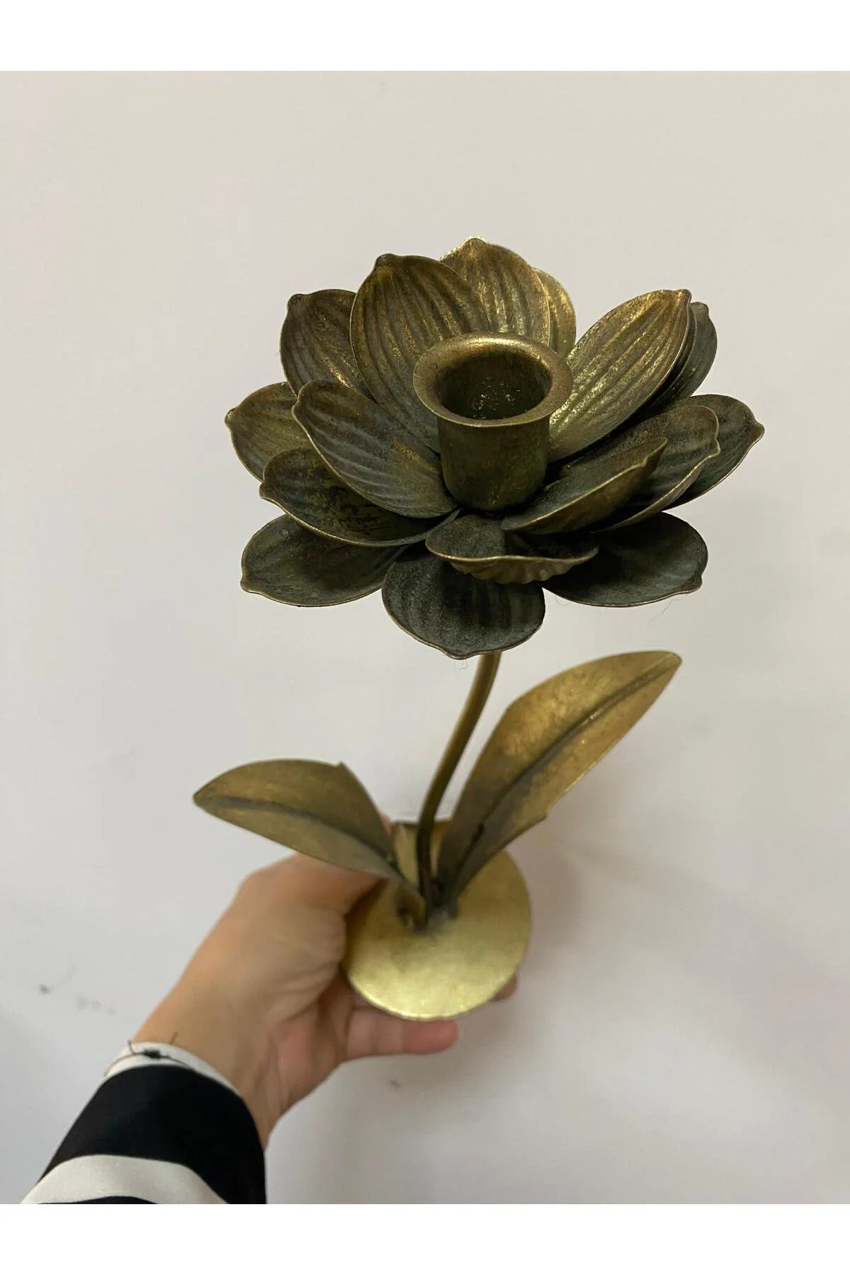 Ayaklı Metal Lotus Şamdan Mumluk Küçük 26x8cm Ayaklı Metal Lotus Şamdan Mumluk Küçük 26x8cm