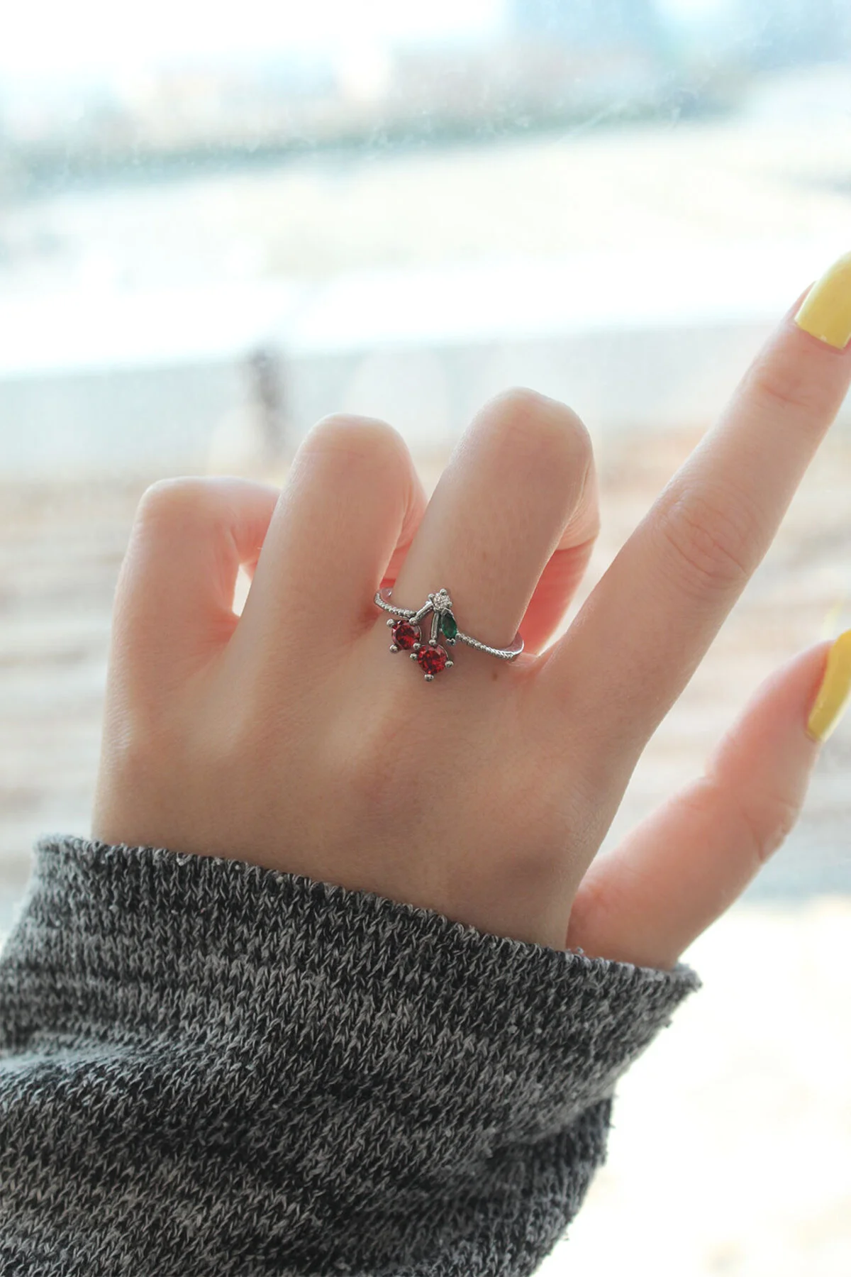 Ayarlamalı Gümüş Renk Kristal Taşlı Kiraz Yüzük - Lisinya