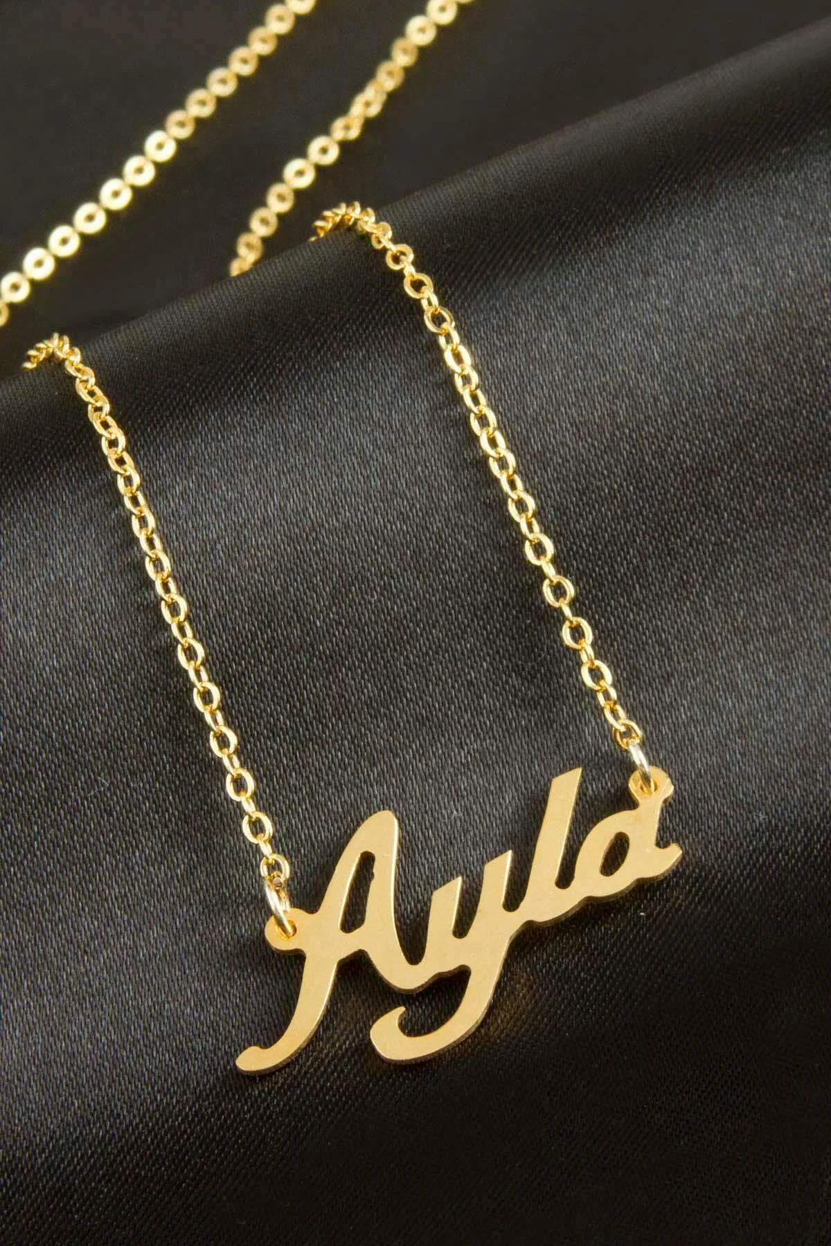 Ayla isimli kolye (Kişiye Özel) Ayla isimli kolye (Kişiye Özel)