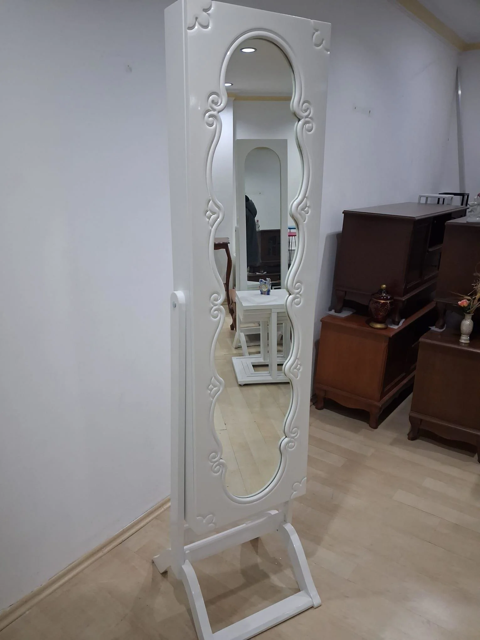 Ayna 17724 Takı Dolap Oymalı Kayın-MDF Gövde Parlak Koyu BEYAZ Na