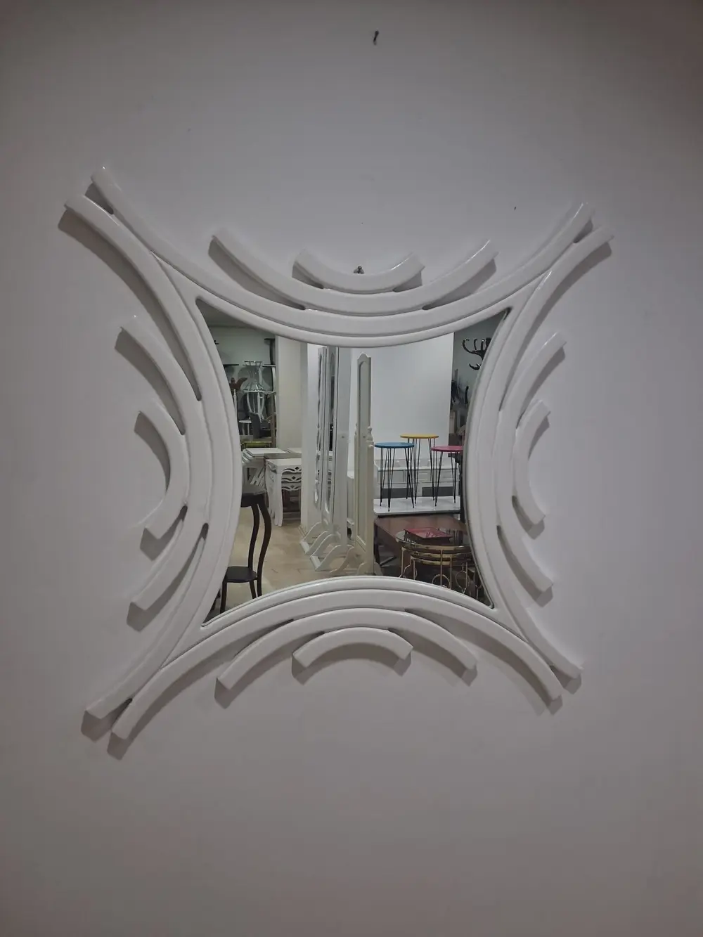 Ayna  Cnc 90629  Model Parlak Beyaz Renk  Kayın Torna Kutuda Sevk