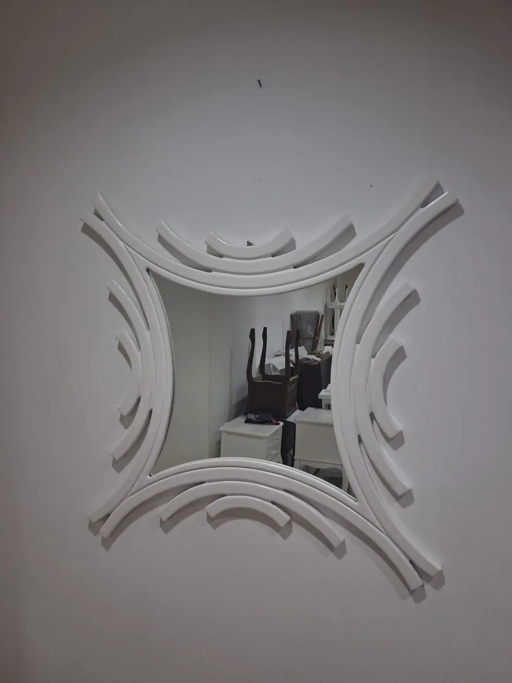 Ayna  Cnc 90629  Model Parlak Beyaz Renk  Kayın Torna Kutuda Sevk