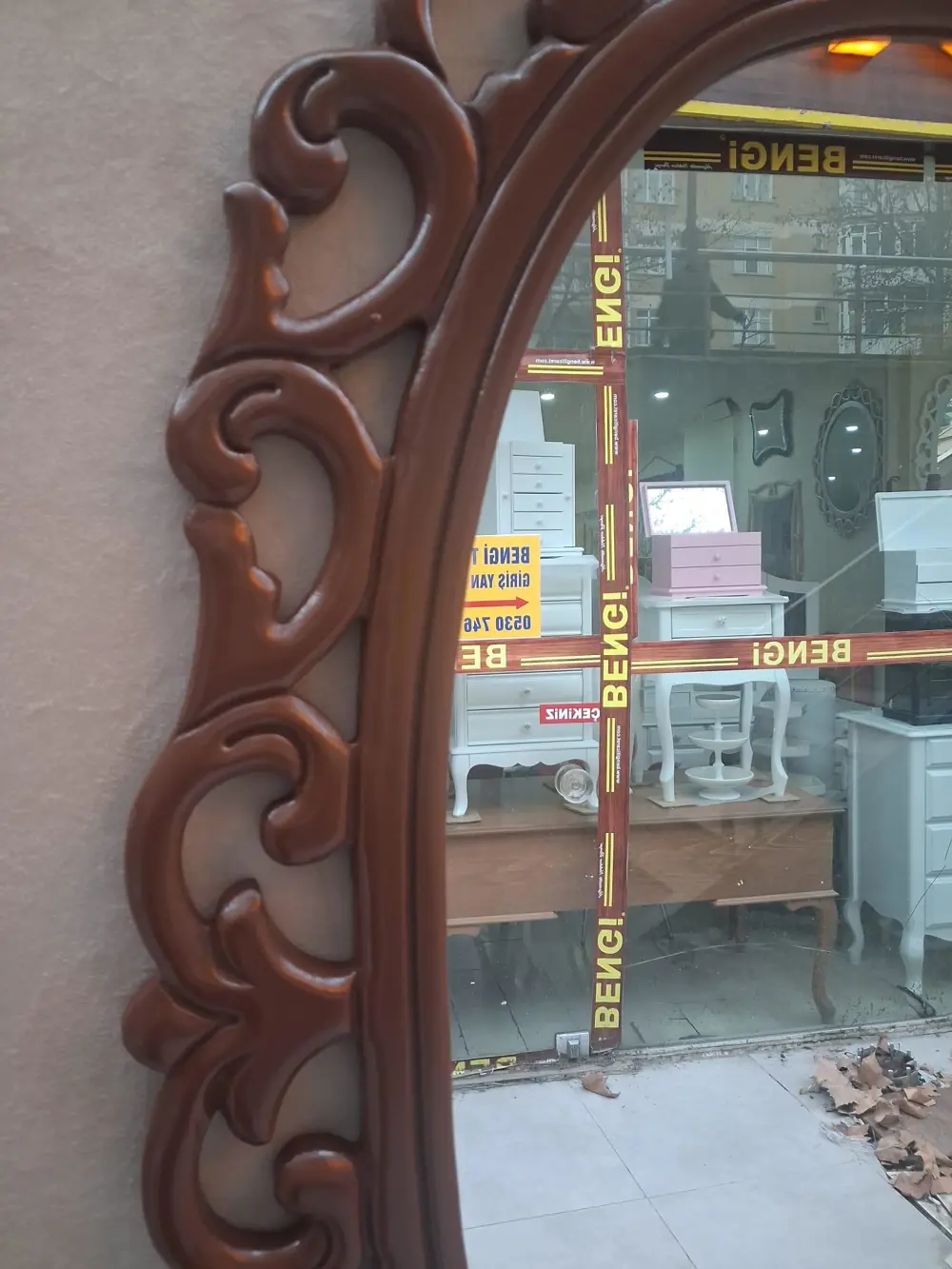 Ayna-Dresuar 90597 MOTİFLİ MODEL Parlak Ceviz Renk Kayın Torna Ku Ayna-Dresuar 90597 MOTİFLİ MODEL Parlak Ceviz Renk Kayın Torna Ku