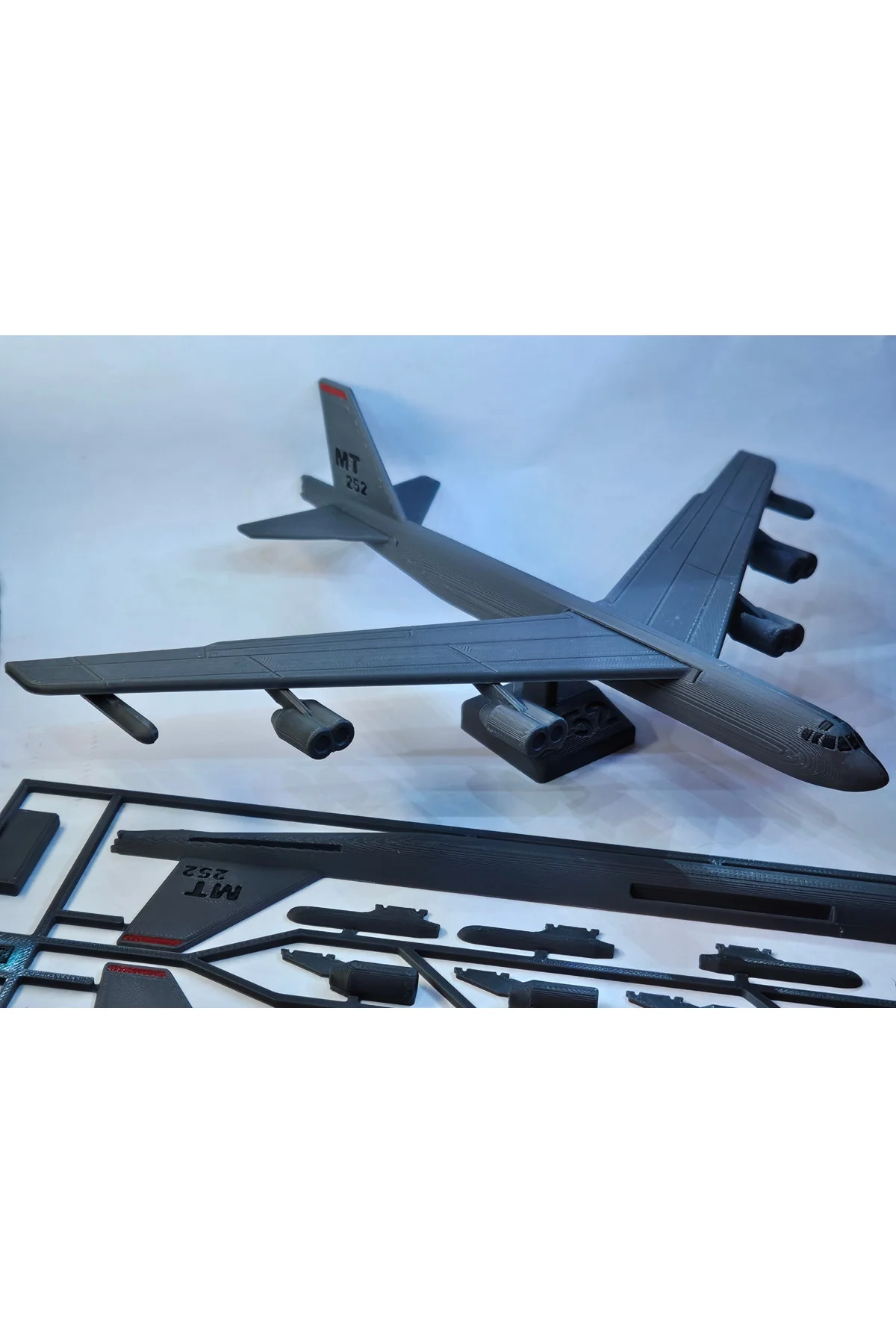 B-52 Stratofortress Kit Kart – 1:144 Ölçekli 3D Baskılı Montajsız Model B-52 Stratofortress Kit Kart – 1:144 Ölçekli 3D Baskılı Montajsız Model
