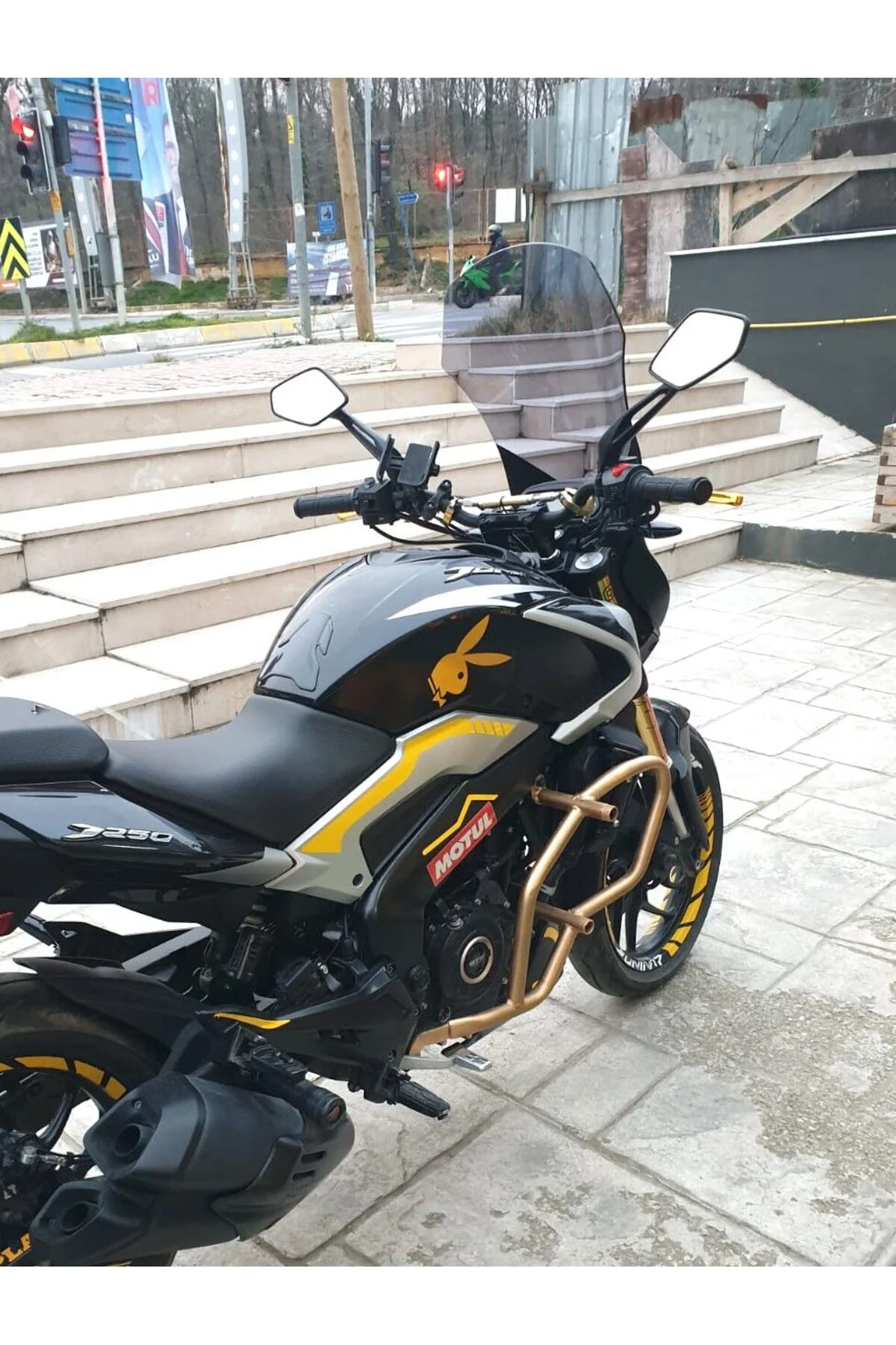 Bajaj Dominar 250 Ön Cam 2017-2026 Model 58cm Füme Renkli 4mm