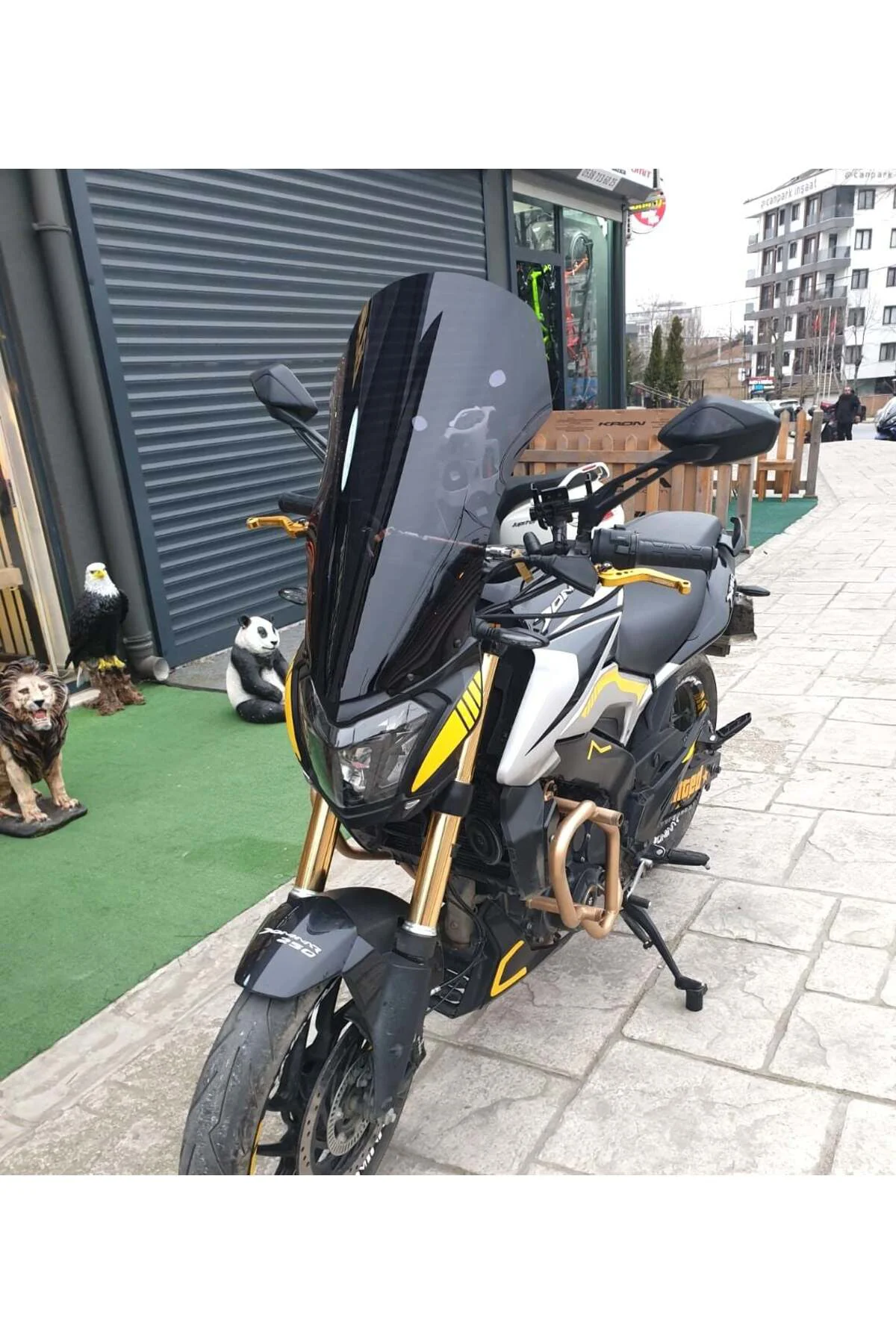 Bajaj Dominar 250 Ön Cam 2017-2026 Model 58cm Siyah Renkli 4mm