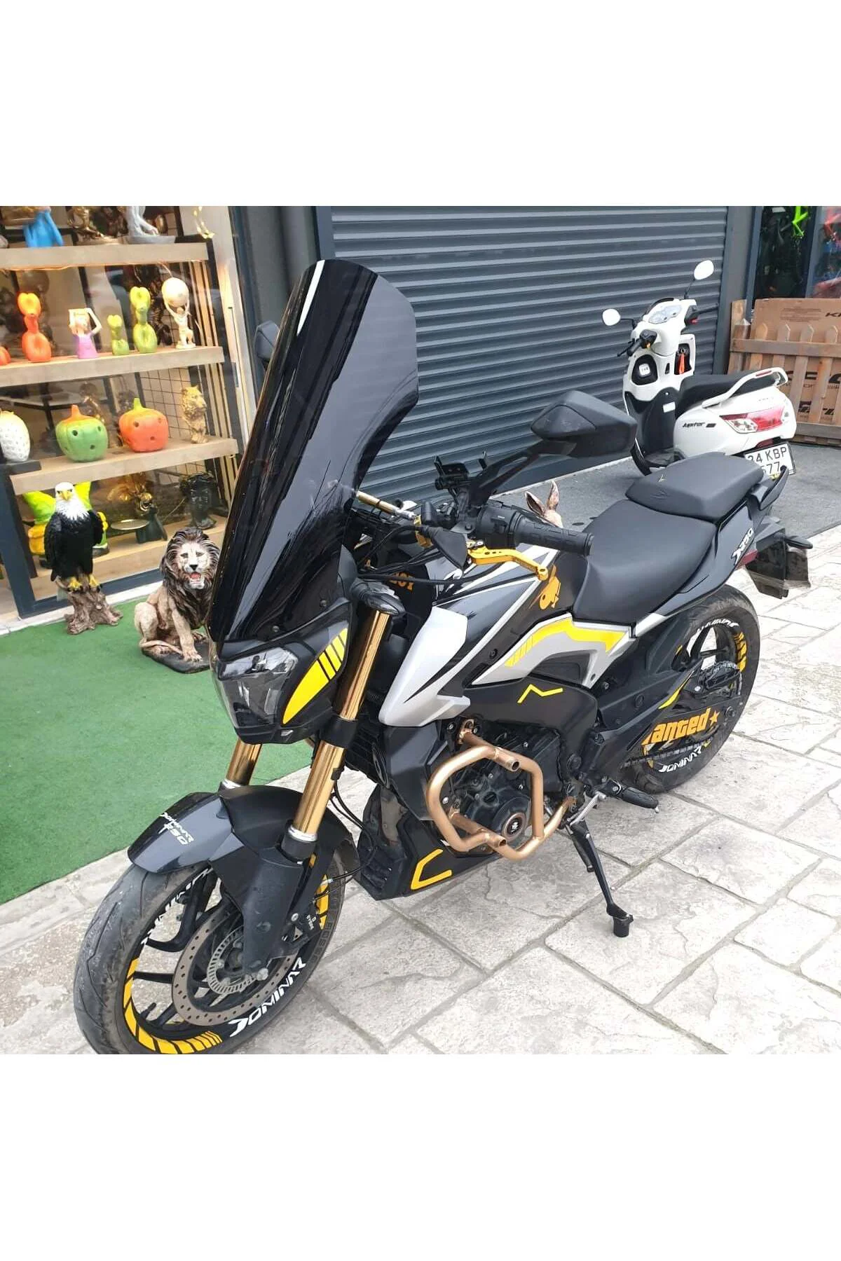 Bajaj Dominar 250 Ön Cam 2017-2026 Model 58cm Siyah Renkli 4mm