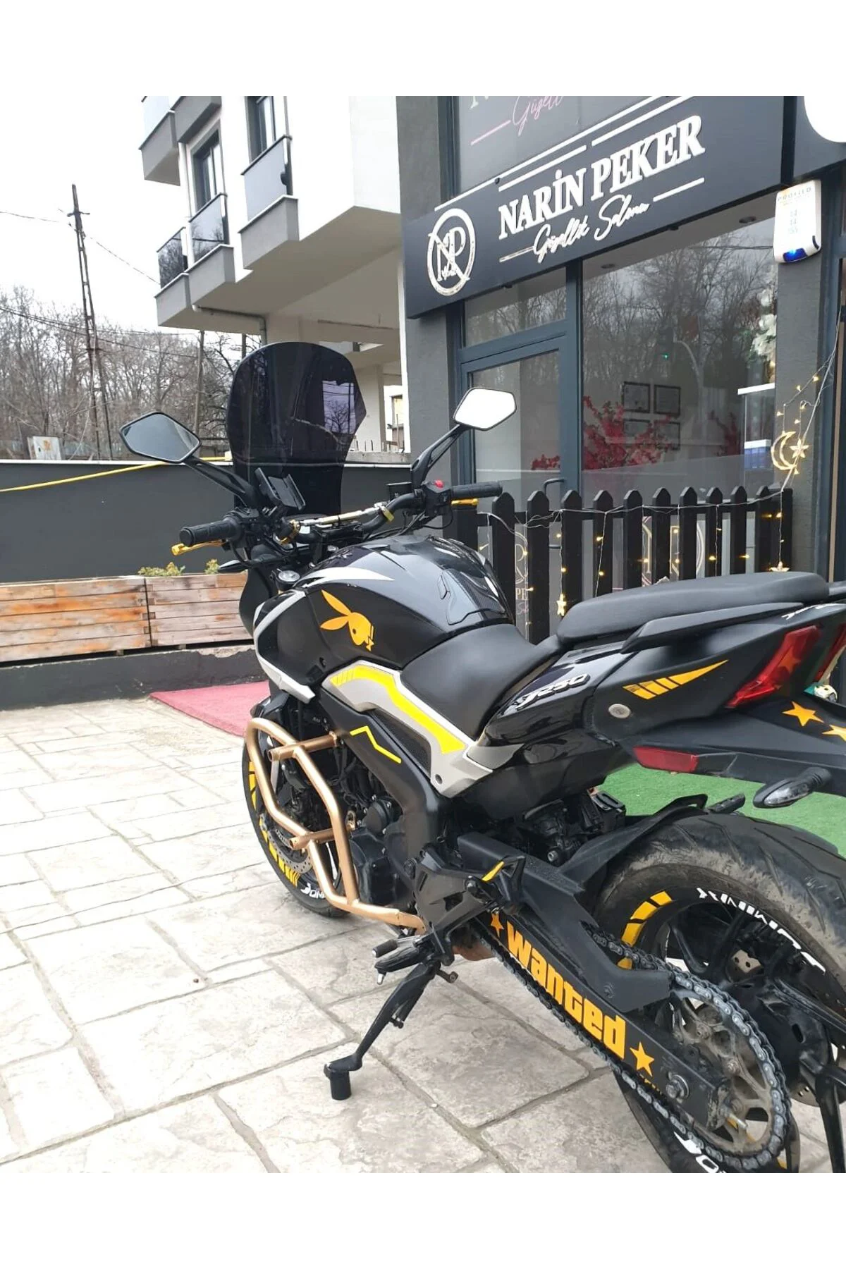 Bajaj Dominar 250 Ön Cam 2017-2026 Model 58cm Siyah Renkli 4mm