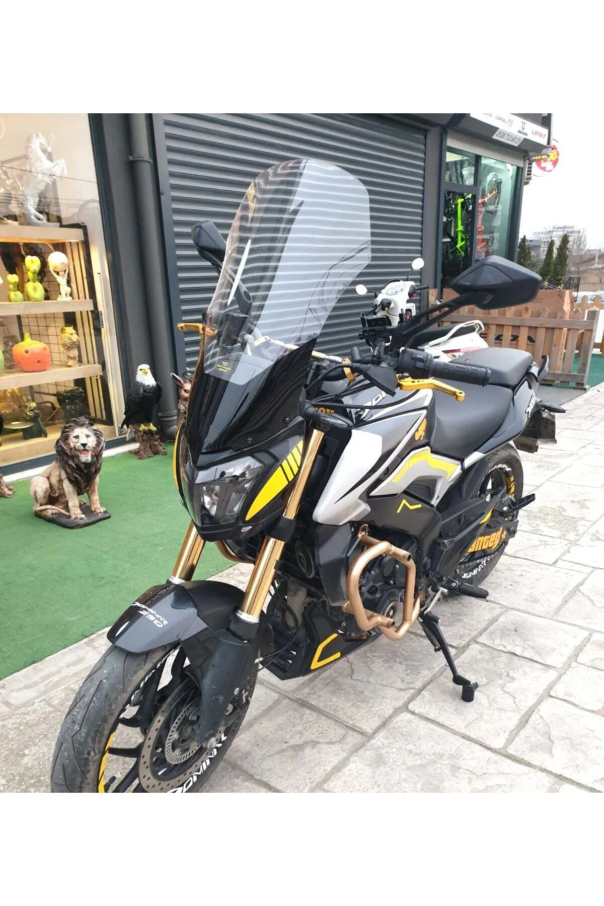 Bajaj Dominar 250 Ön Cam 2017-2026 Model 58cm Şeffaf Renkli 4mm