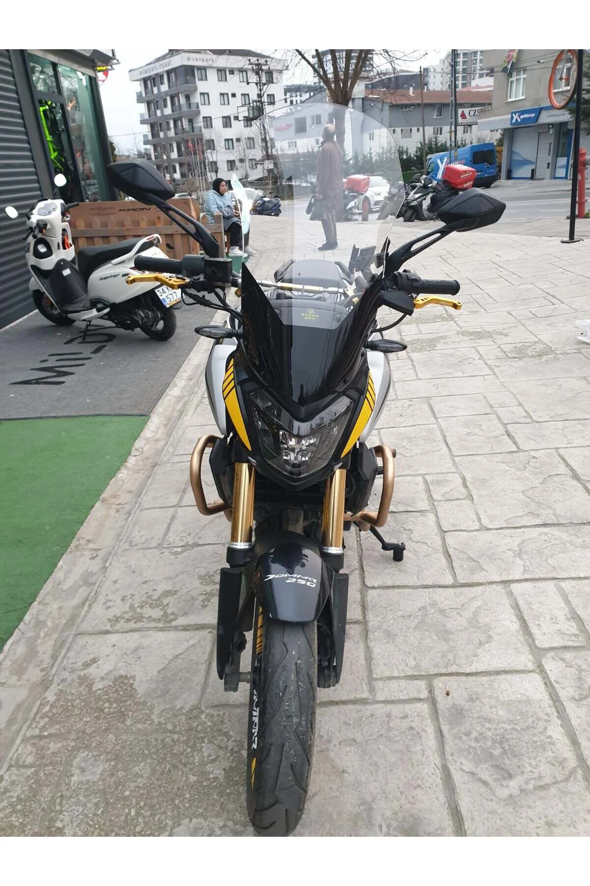Bajaj Dominar 250 Ön Cam 2017-2026 Model 58cm Şeffaf Renkli 4mm