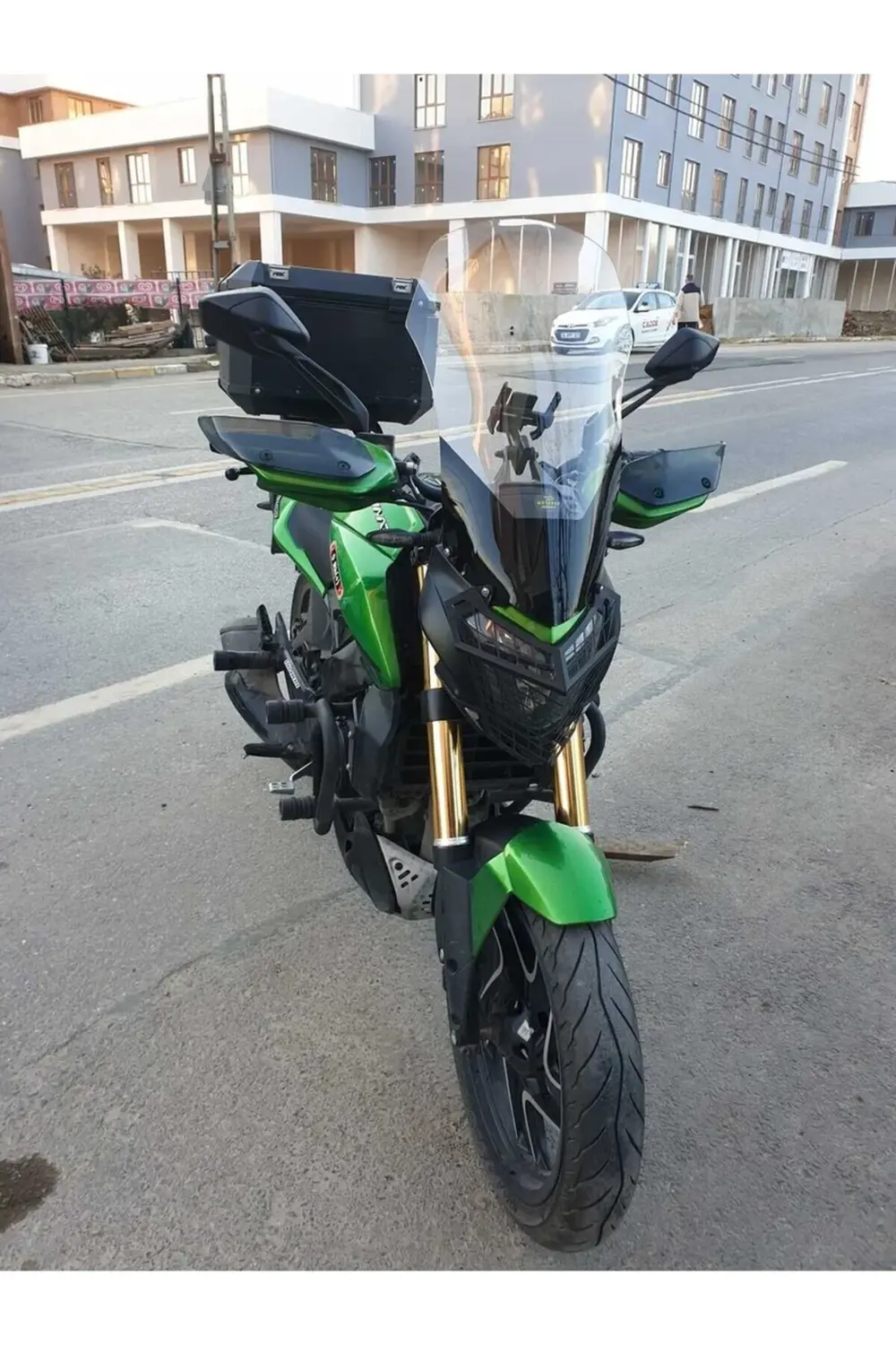 Bajaj Dominar 400 Ön Cam 2017-2025 Model 58cm Şeffaf Renkli 4mm