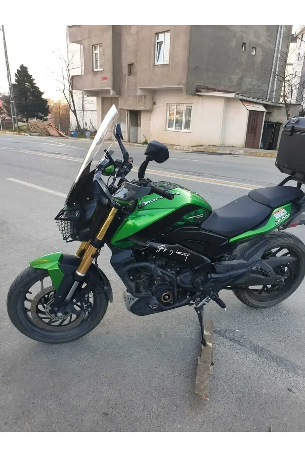 Bajaj Dominar 400 Ön Cam 2017-2025 Model 58cm Şeffaf Renkli 4mm