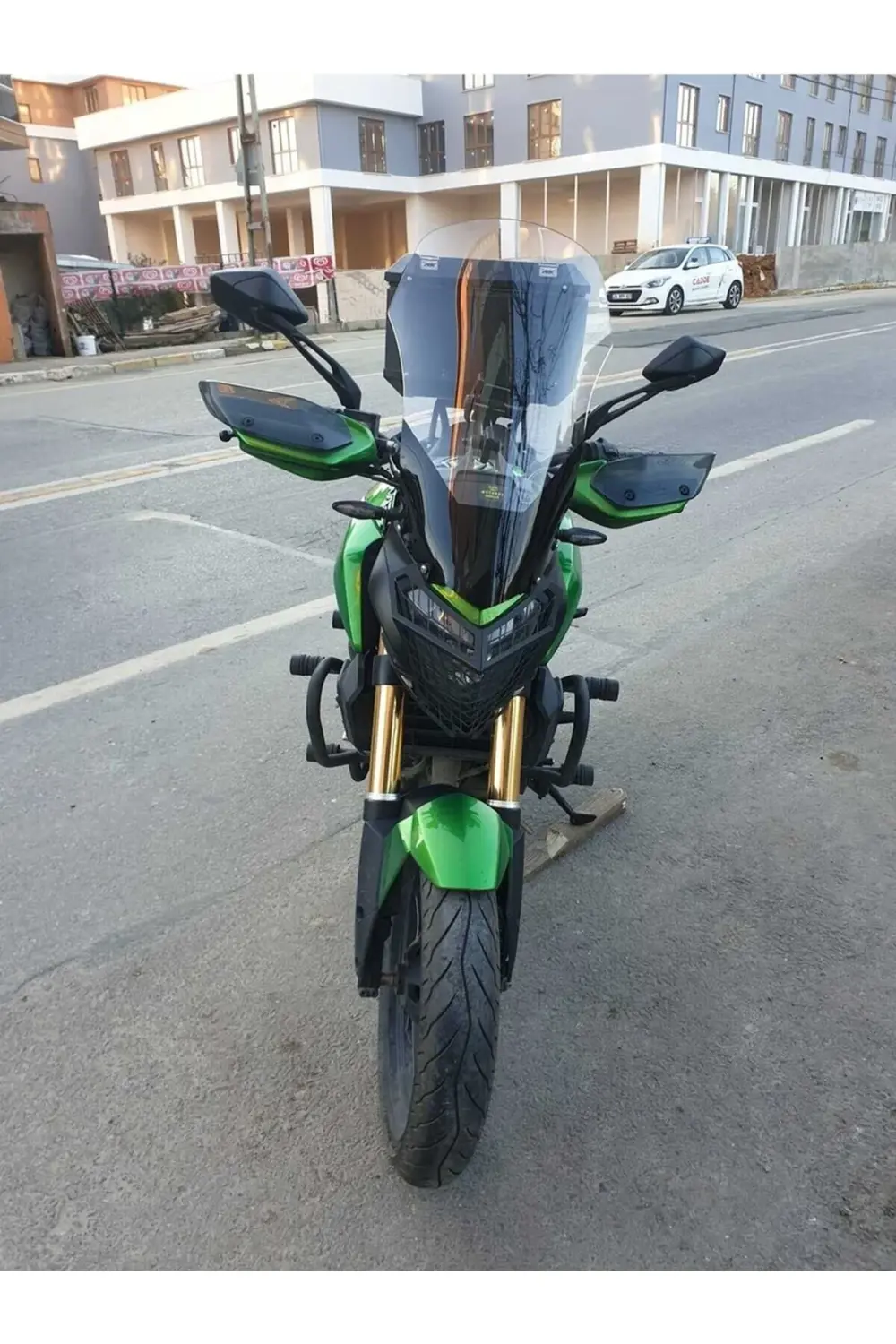 Bajaj Dominar 400 Ön Cam 2017-2025 Model 58cm Şeffaf Renkli 4mm