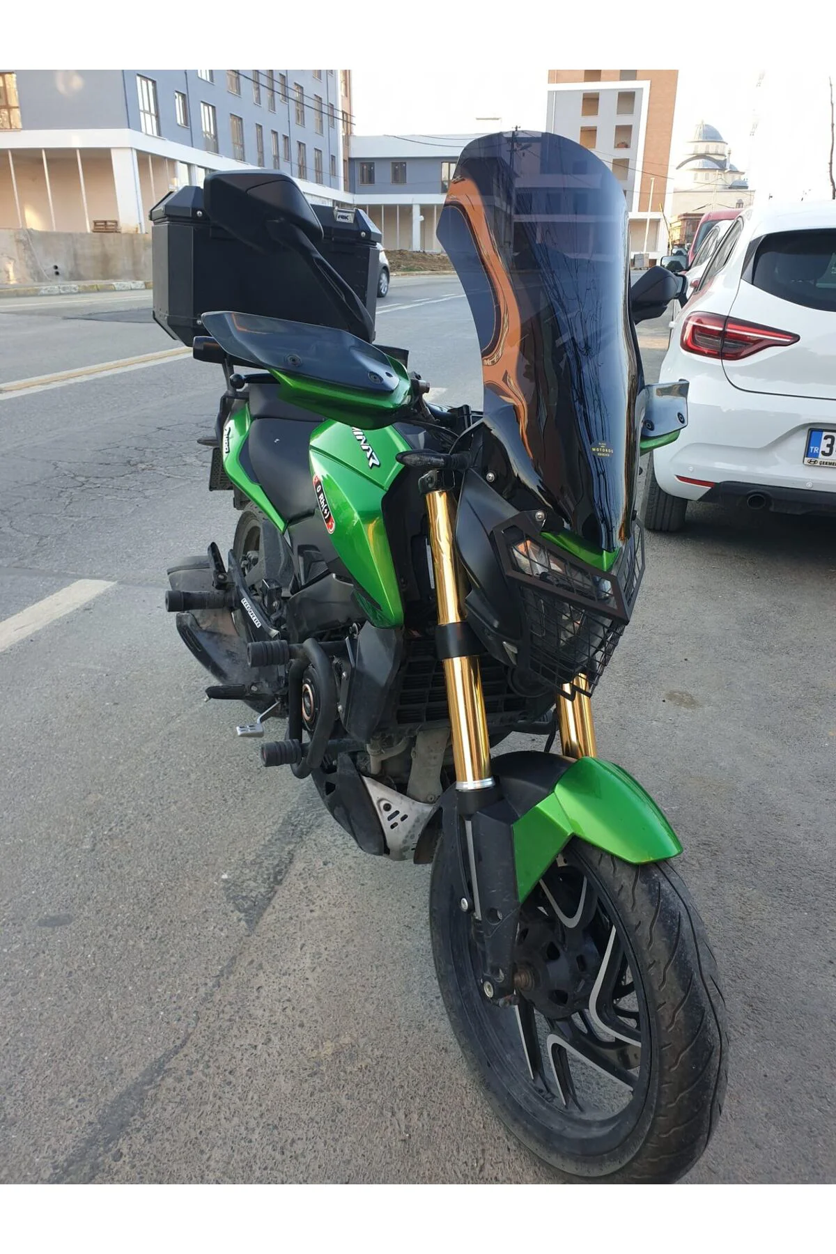Bajaj Dominar 400 Ön Cam 2017-2026 Model 58cm Siyah Renkli 4mm