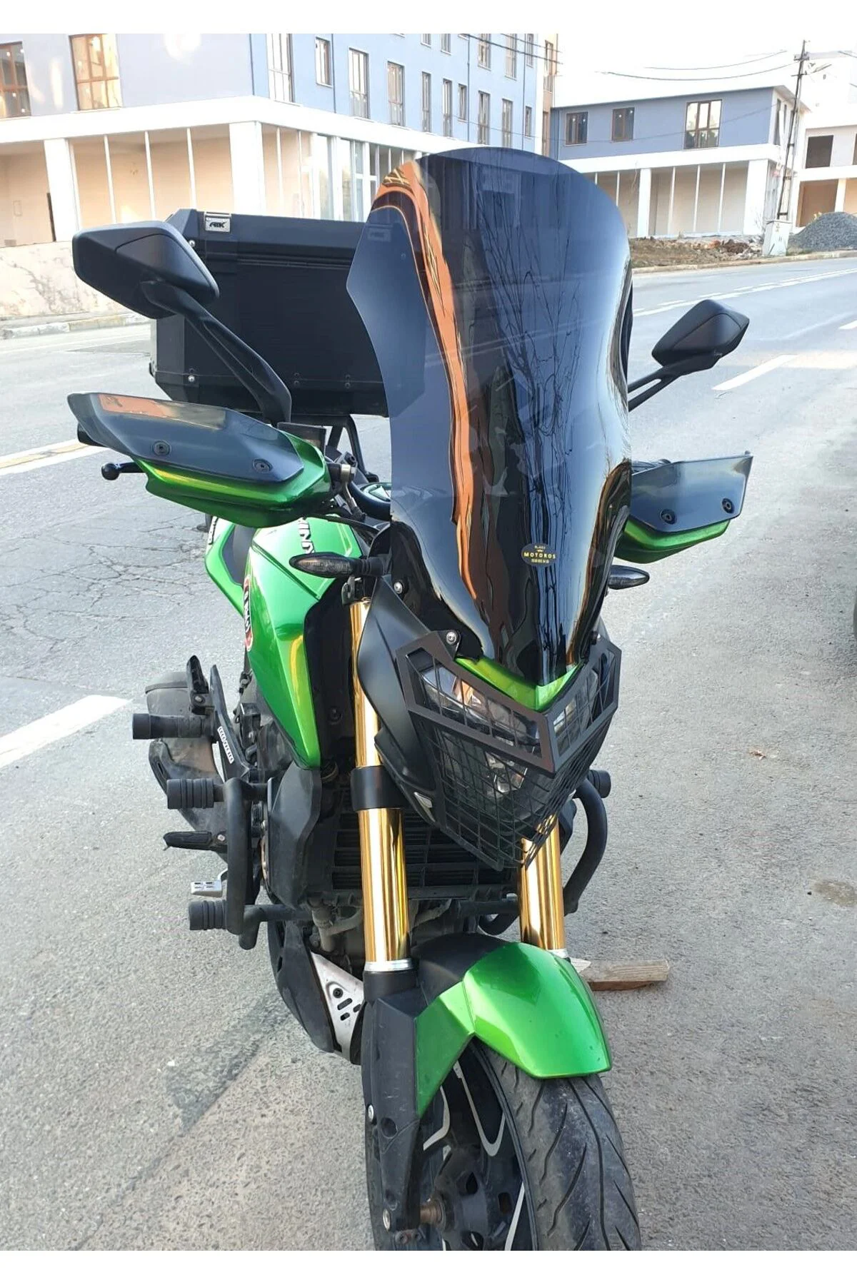 Bajaj Dominar 400 Ön Cam 2017-2026 Model 58cm Siyah Renkli 4mm