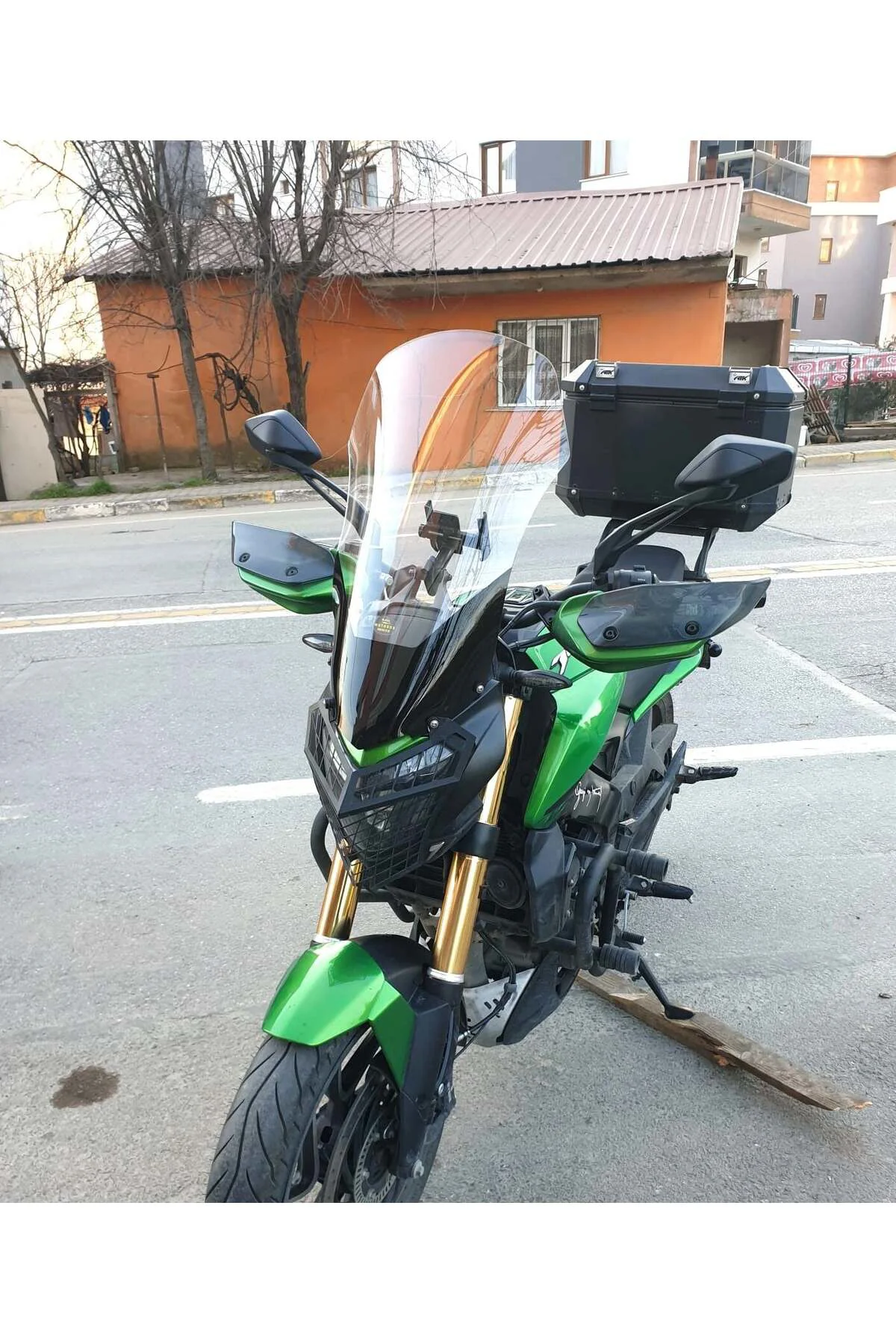 Bajaj Dominar 400 Ön Cam 2017-2026 Model 58cm Şeffaf Renkli 4mm