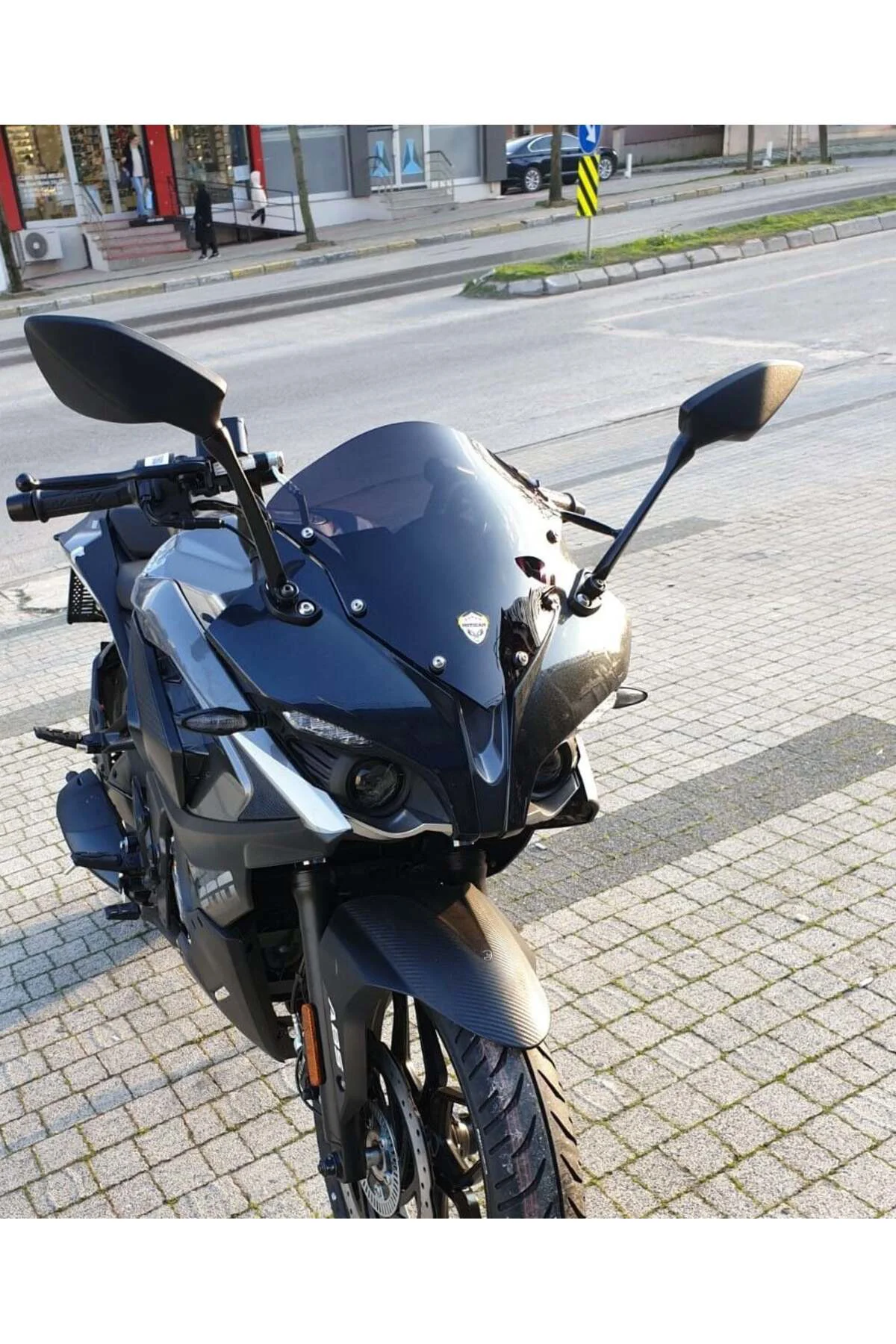 Bajaj Pulsar RS 200 Ön Cam 2015-2026 Model 33cm Siyah Renkli 4mm 