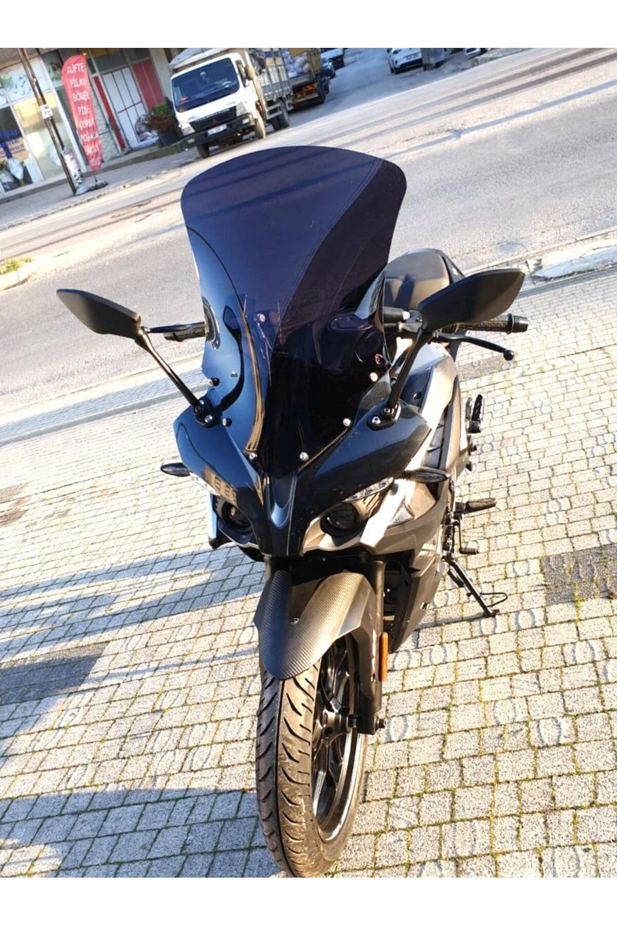 Bajaj Pulsar RS 200 Ön Cam 2015-2026 Model 56cm Siyah Renkli 4mm 