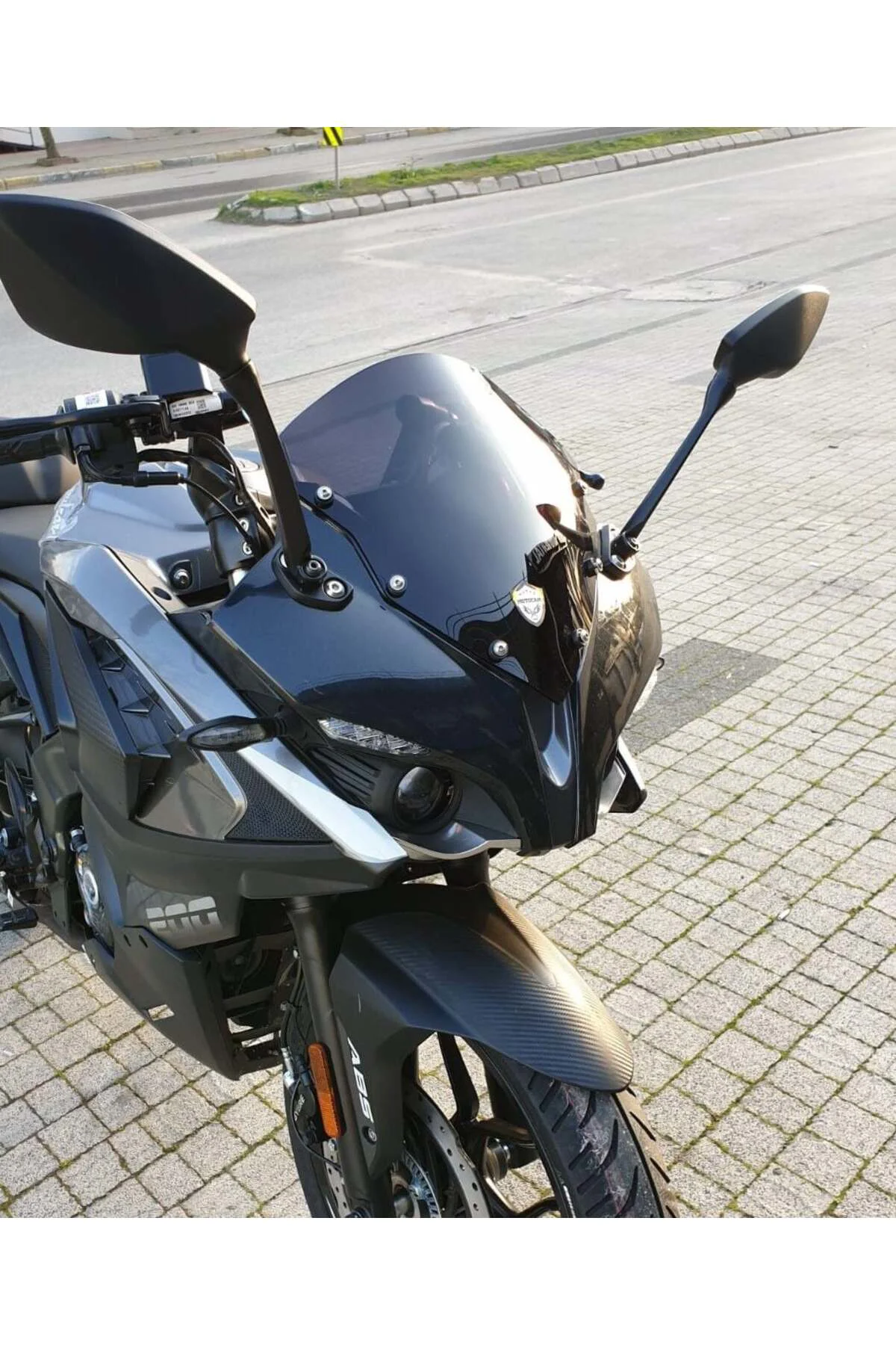 Bajaj Pulsar RS 200 Ön Cam 2015-2026 Model 33cm Siyah Renkli 4mm 