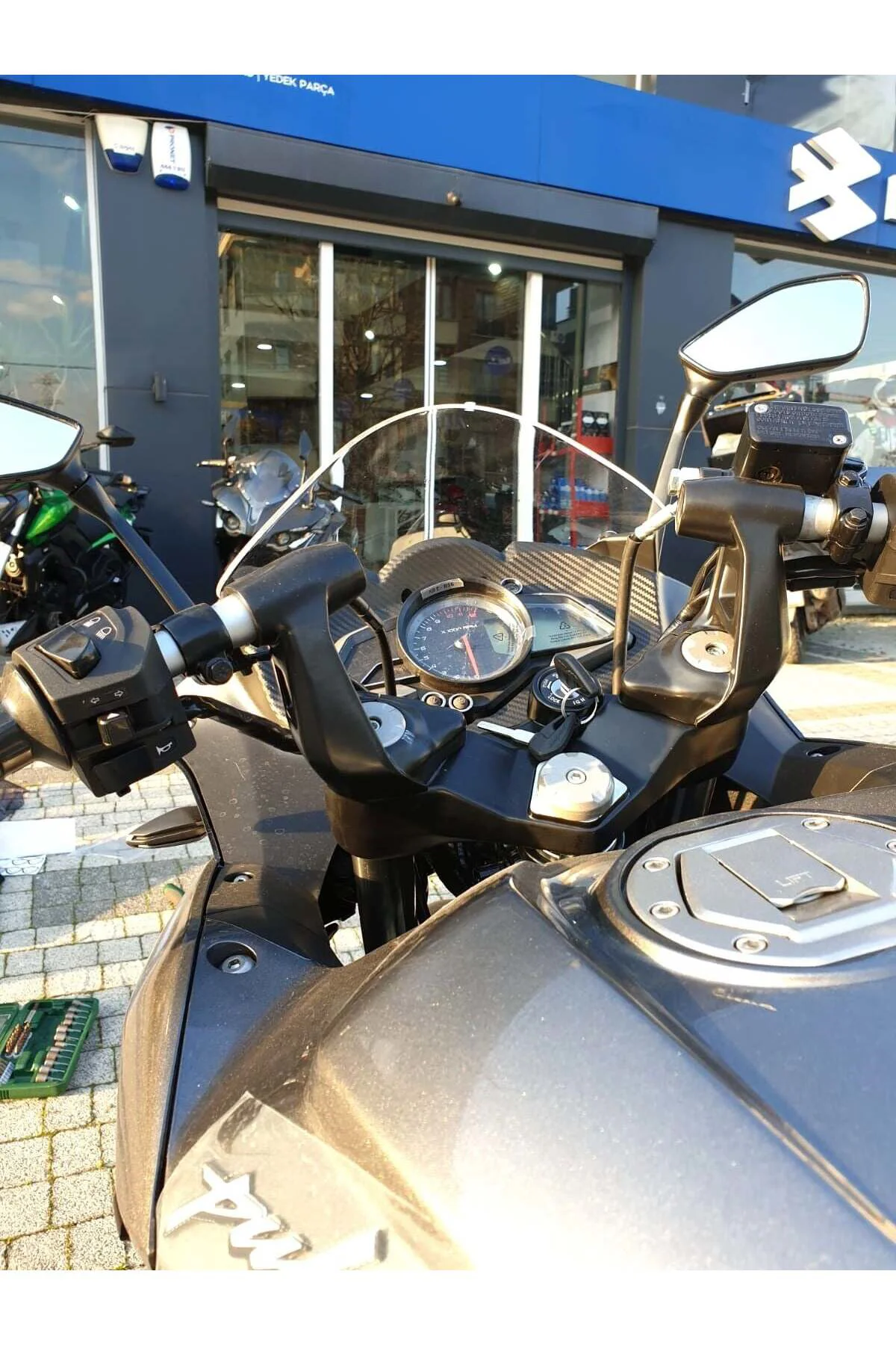 Bajaj Pulsar RS 200 Ön Cam 2015-2026 Model 33cm Şeffaf Renkli 4mm