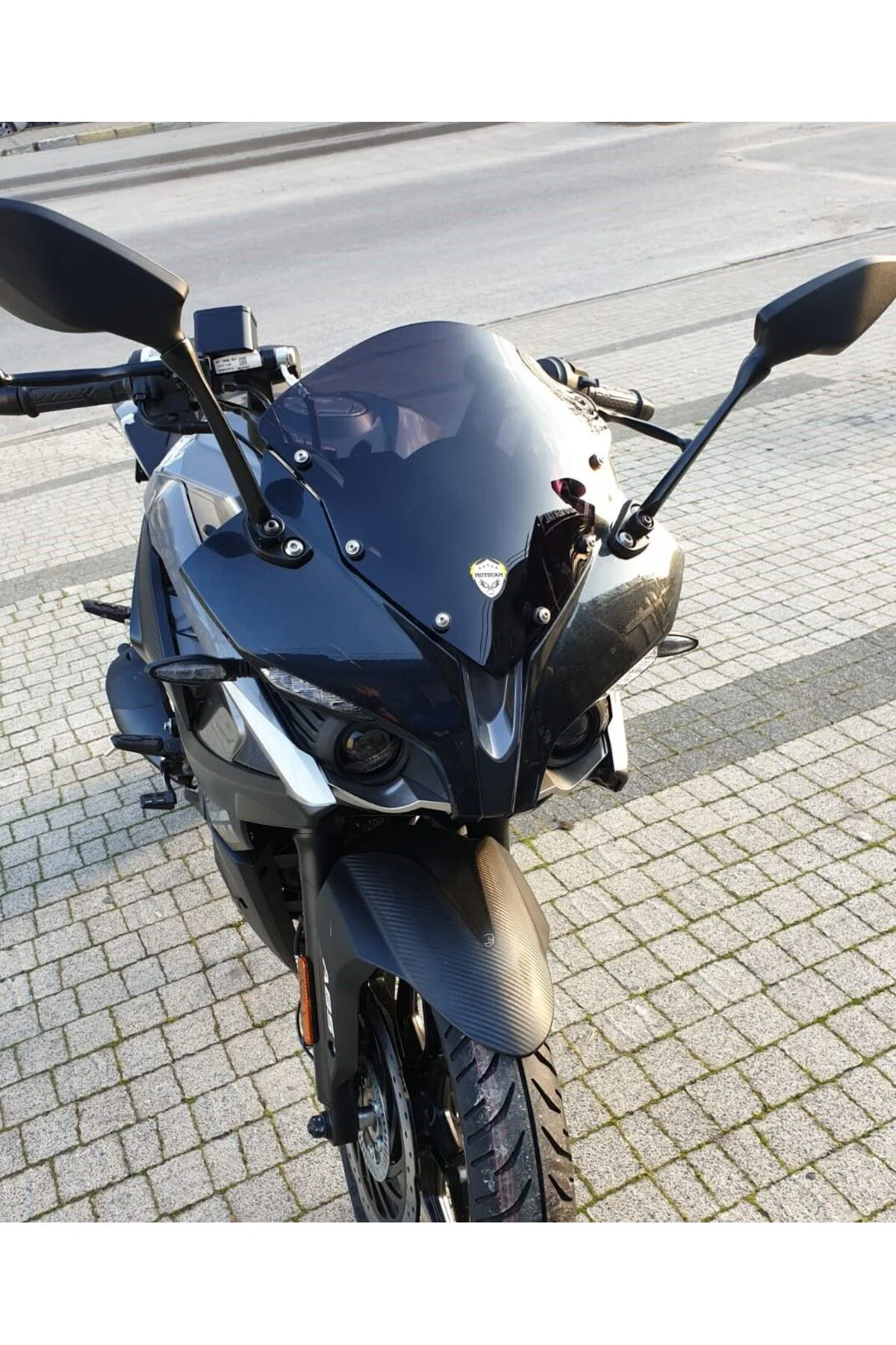 Bajaj Pulsar RS 200 Ön Cam 2015-2026 Model 33cm Siyah Renkli 4mm 