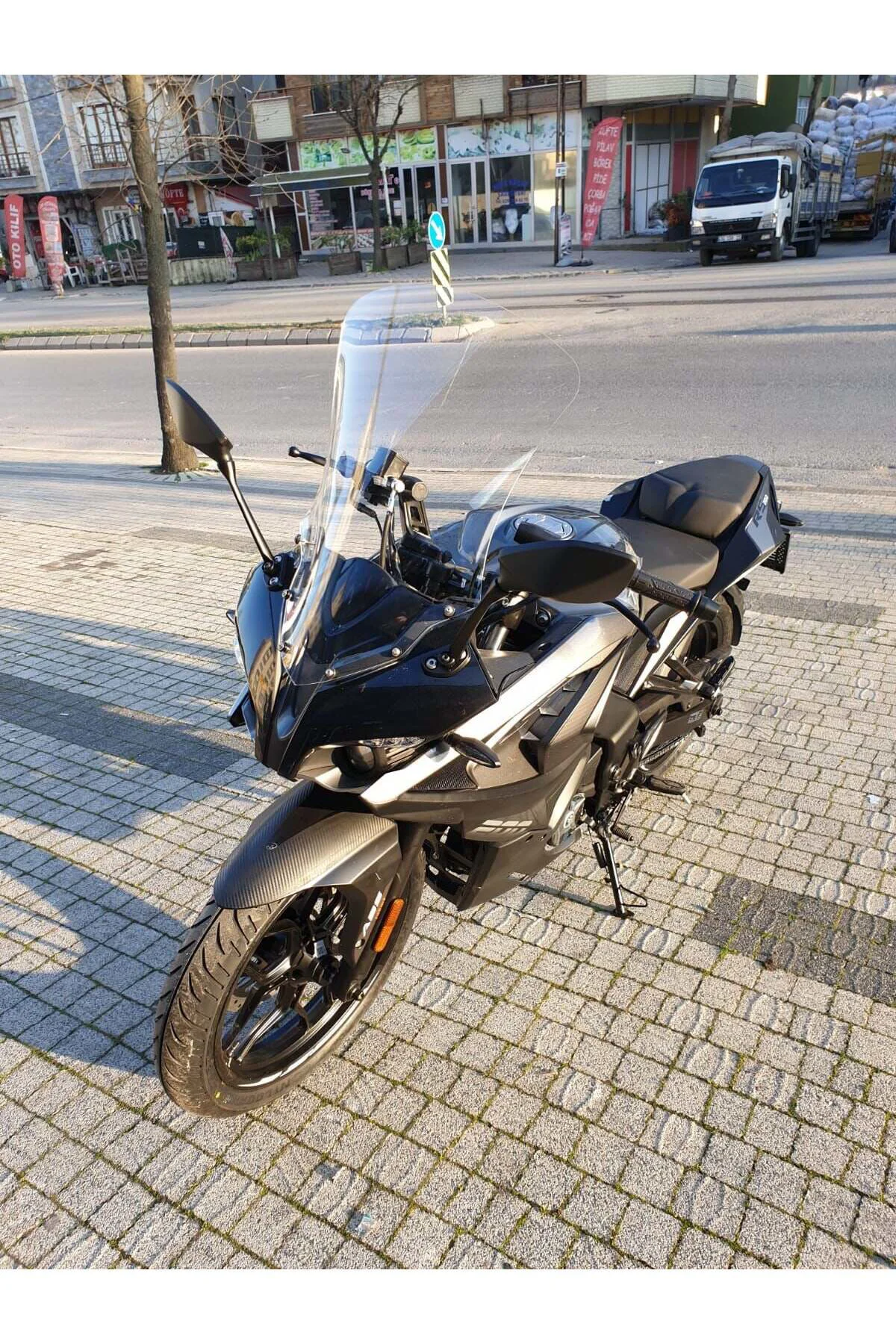 Bajaj Pulsar RS 200 Ön Cam 2015-2026 Model 56cm Şeffaf Renkli 4mm UZUN CAM