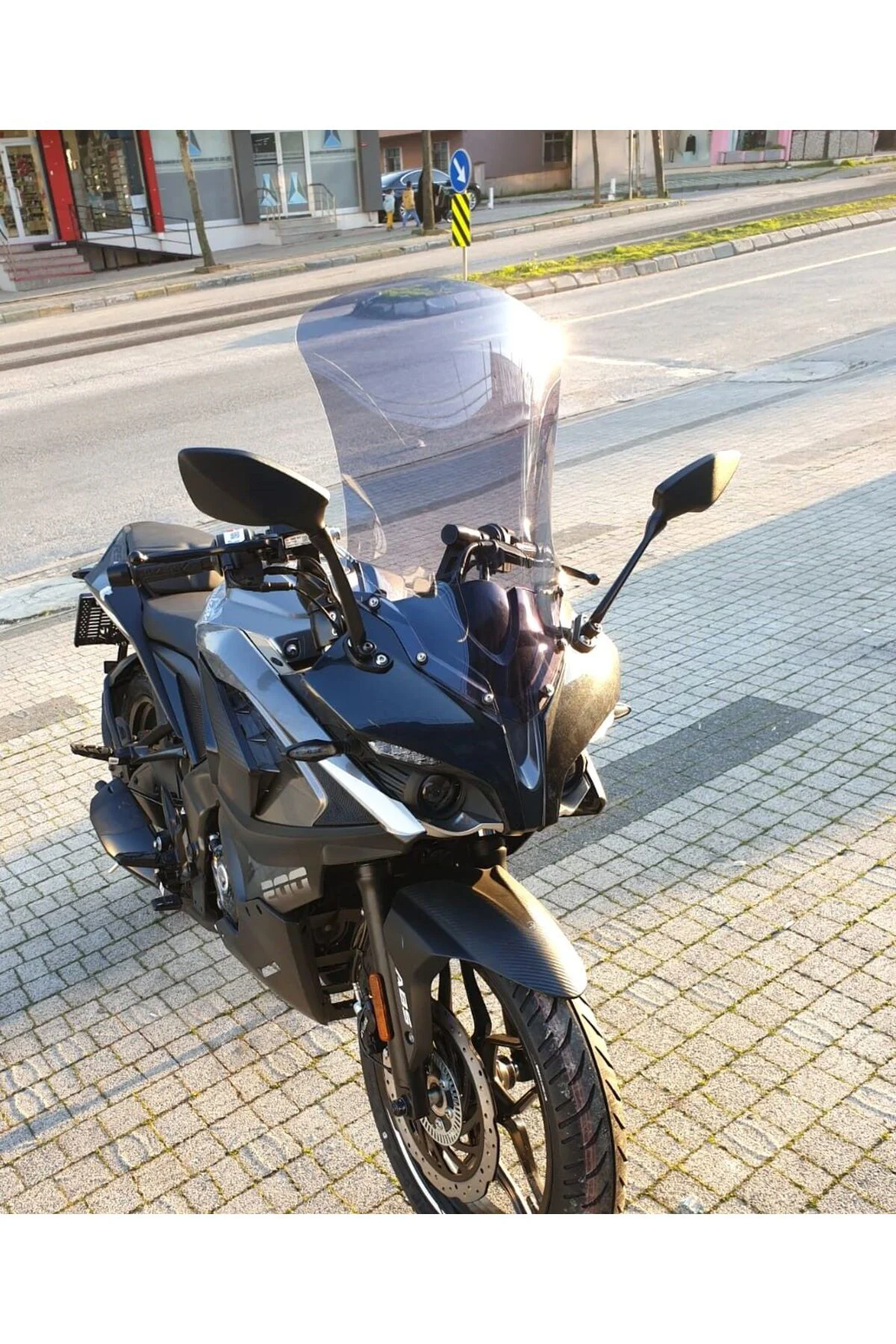 Bajaj Pulsar RS 200 Ön Cam 2015-2026 Model 56cm Füme Renkli 4mm U
