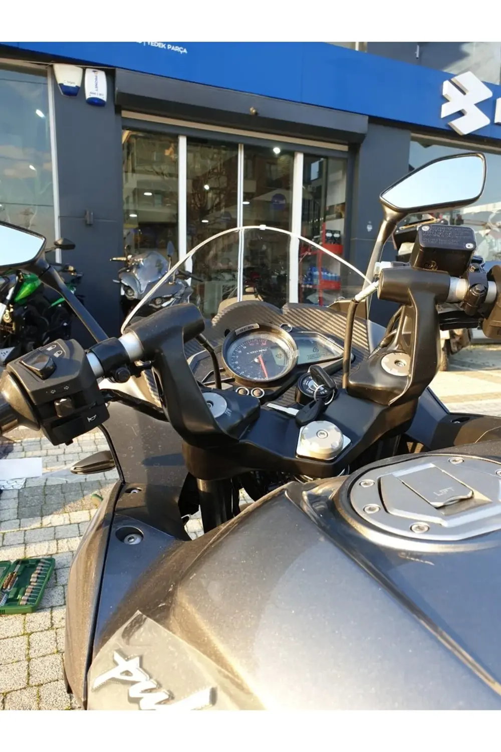 Bajaj Pulsar RS 200 Ön Cam 2015-2025 Model 33cm Şeffaf Renkli 4mm