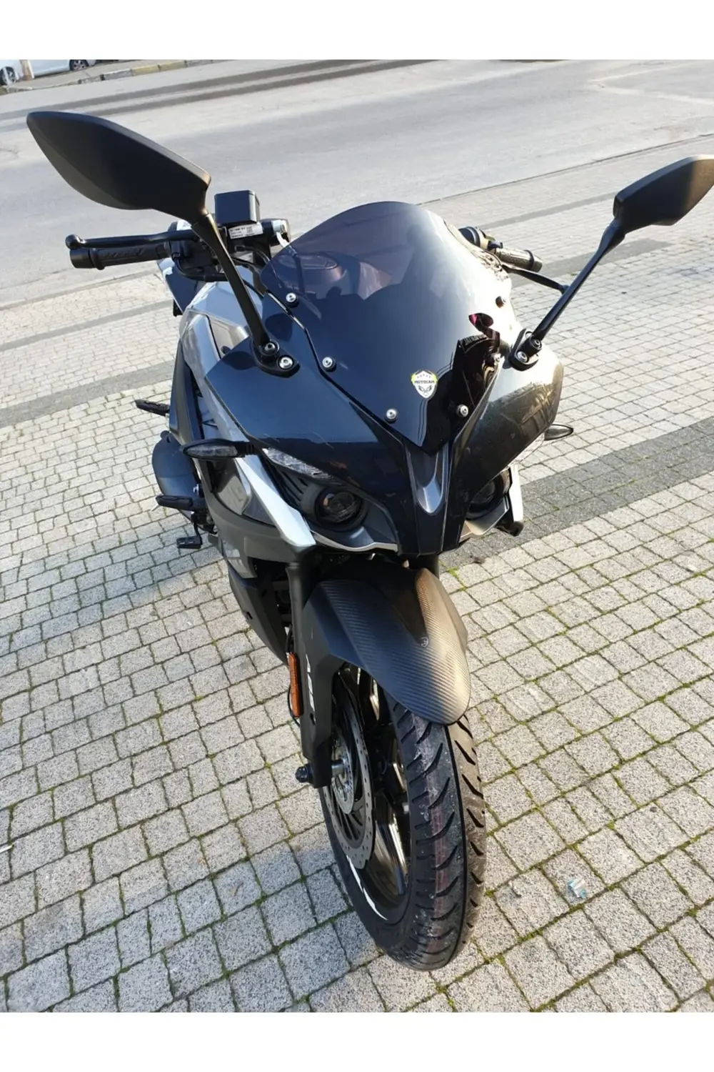 Bajaj Pulsar RS 200 Ön Cam 2015-2025 Model 33cm Siyah Renkli 4mm