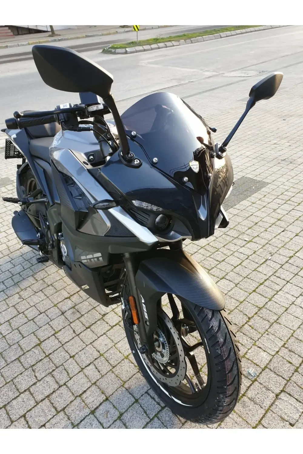 Bajaj Pulsar RS 200 Ön Cam 2015-2025 Model 33cm Siyah Renkli 4mm