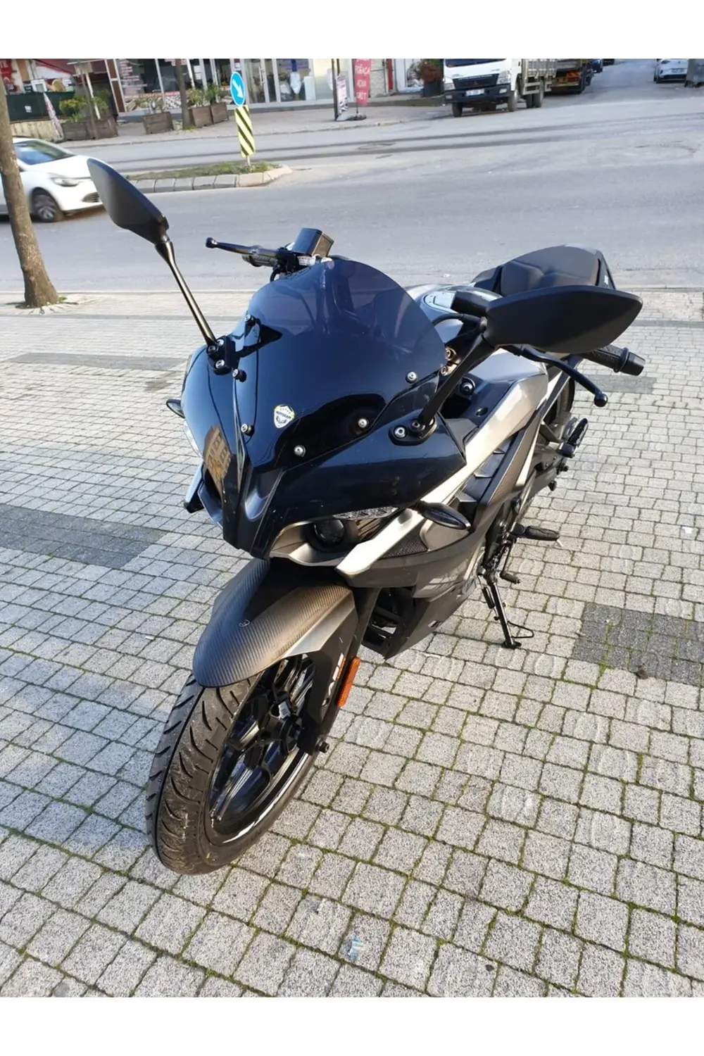 Bajaj Pulsar RS 200 Ön Cam 2015-2025 Model 33cm Siyah Renkli 4mm