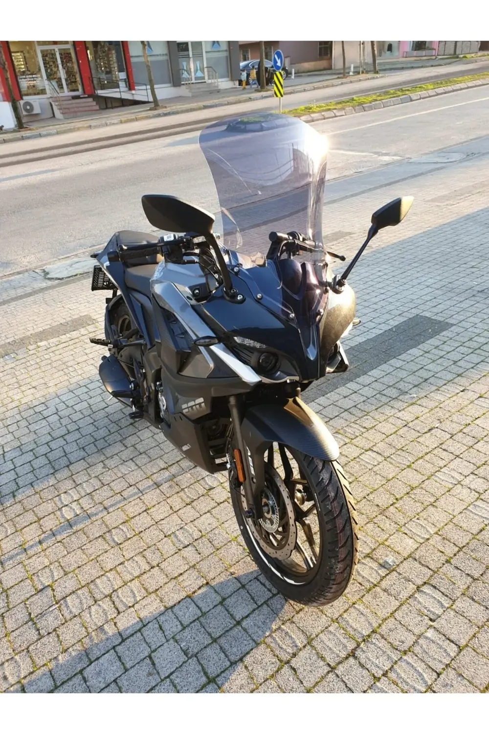 Bajaj Pulsar RS 200 Ön Cam 2015-2025 Model 56cm Füme Renkli 4mm U