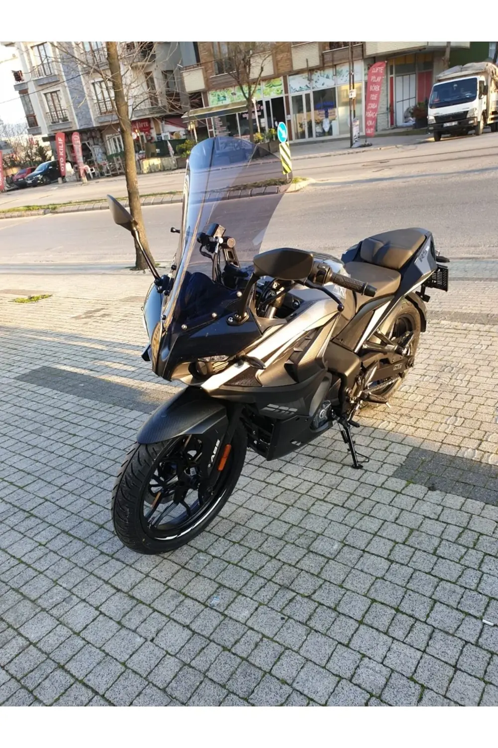 Bajaj Pulsar RS 200 Ön Cam 2015-2025 Model 56cm Füme Renkli 4mm U