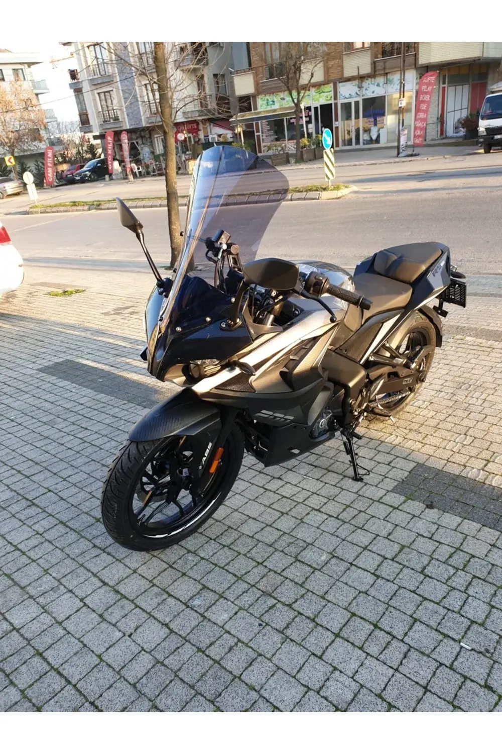 Bajaj Pulsar RS 200 Ön Cam 2015-2025 Model 56cm Füme Renkli 4mm U